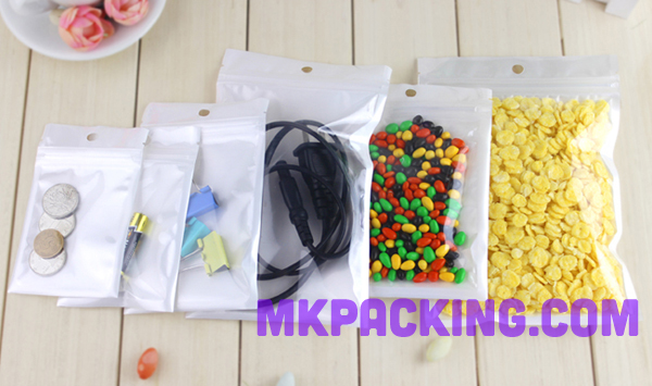 ถุงซิปแบน ซิปล็อค หน้าใส ด้านหลังสีขาว ขนาด 14x20cm