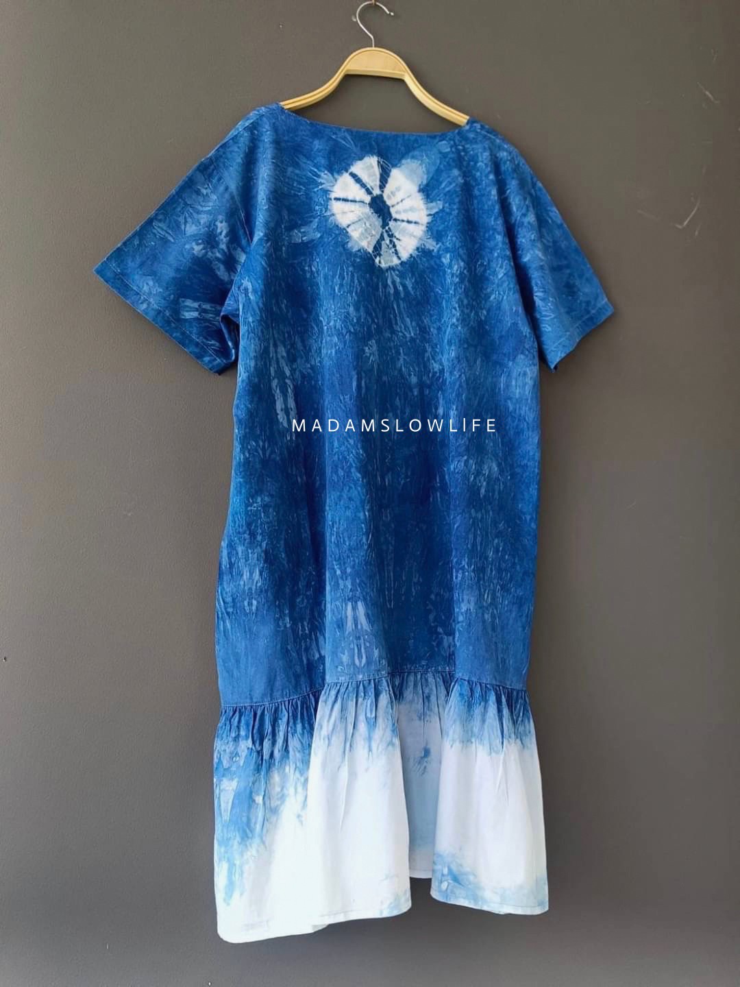 ชุดเดรสผู้หญิงแขนสั้น มัดย้อมคราม มี Size: 38 40 42 44 46 48
