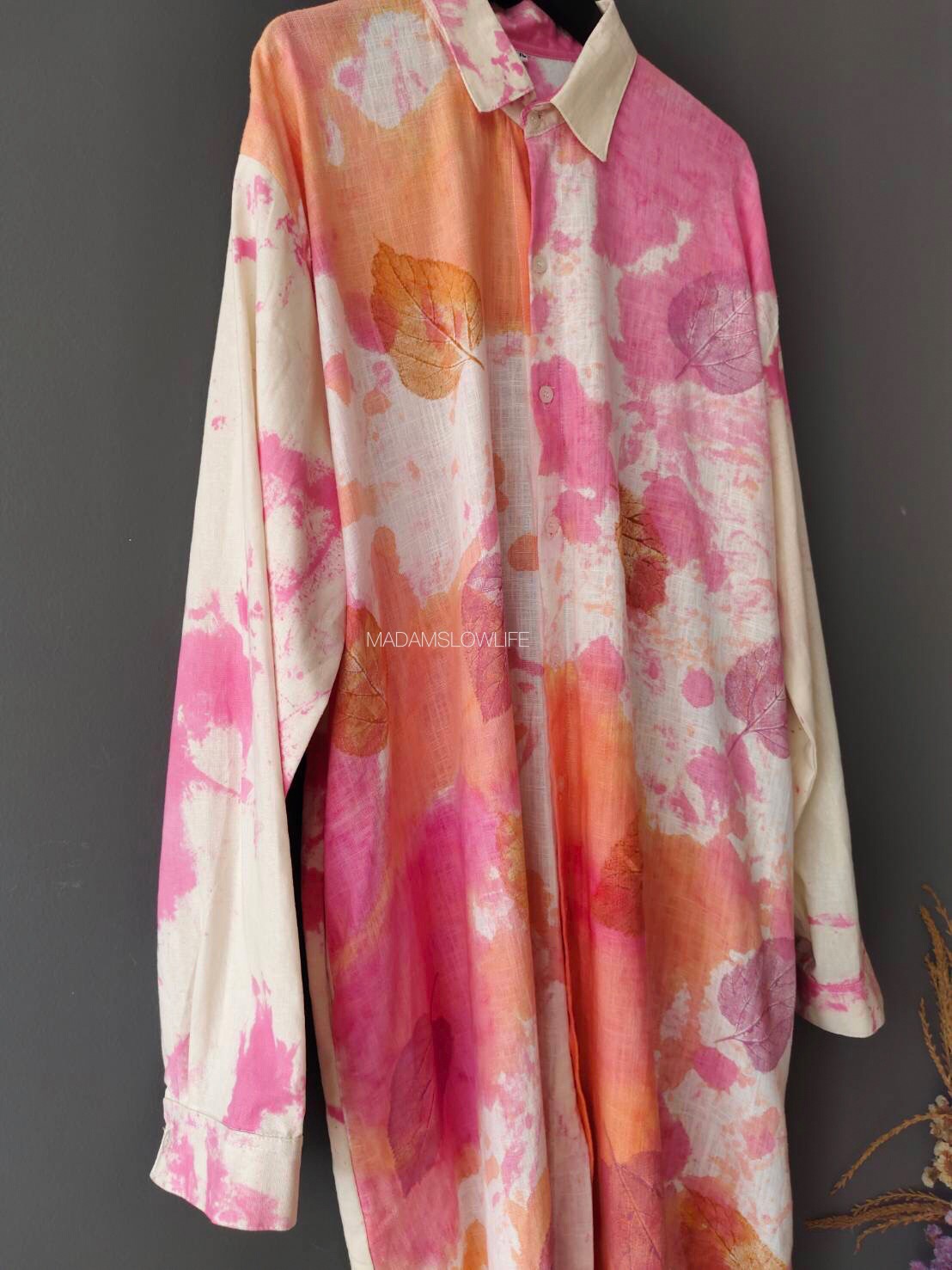 เดรสคอปกกระดุมผ่าหน้า มัดย้อมแมทสีทูโทนผสานงานพิมพ์ใบไม้ Size: F