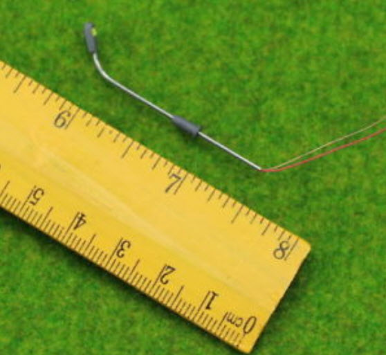 เสาไฟโลหะ 3 โวลต์ สูง 5 ซ.ม. / 5 ต้น (Everest)