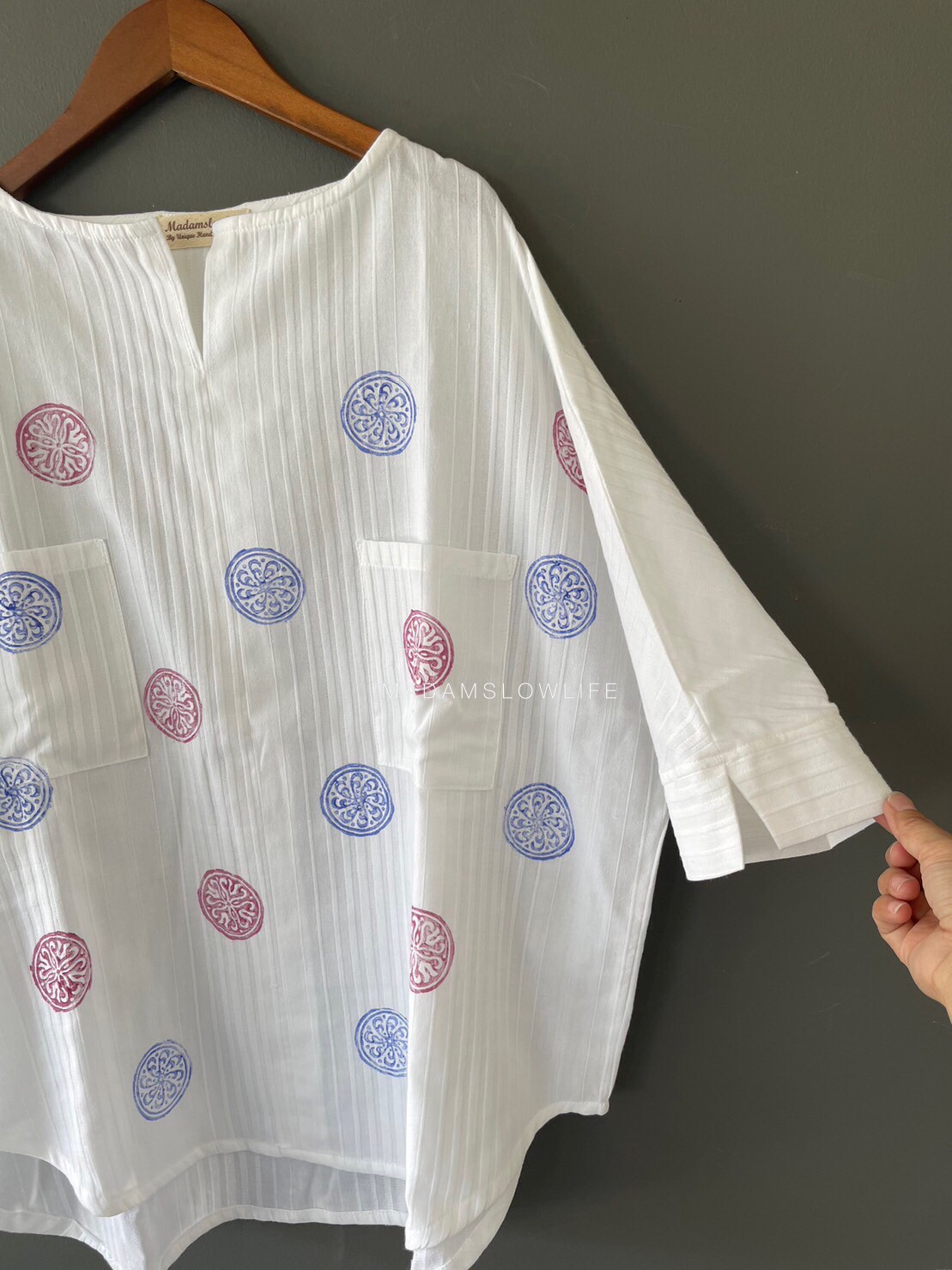 เสื้อคอวี Size F มีกระเป่าหน้าสองข้าง