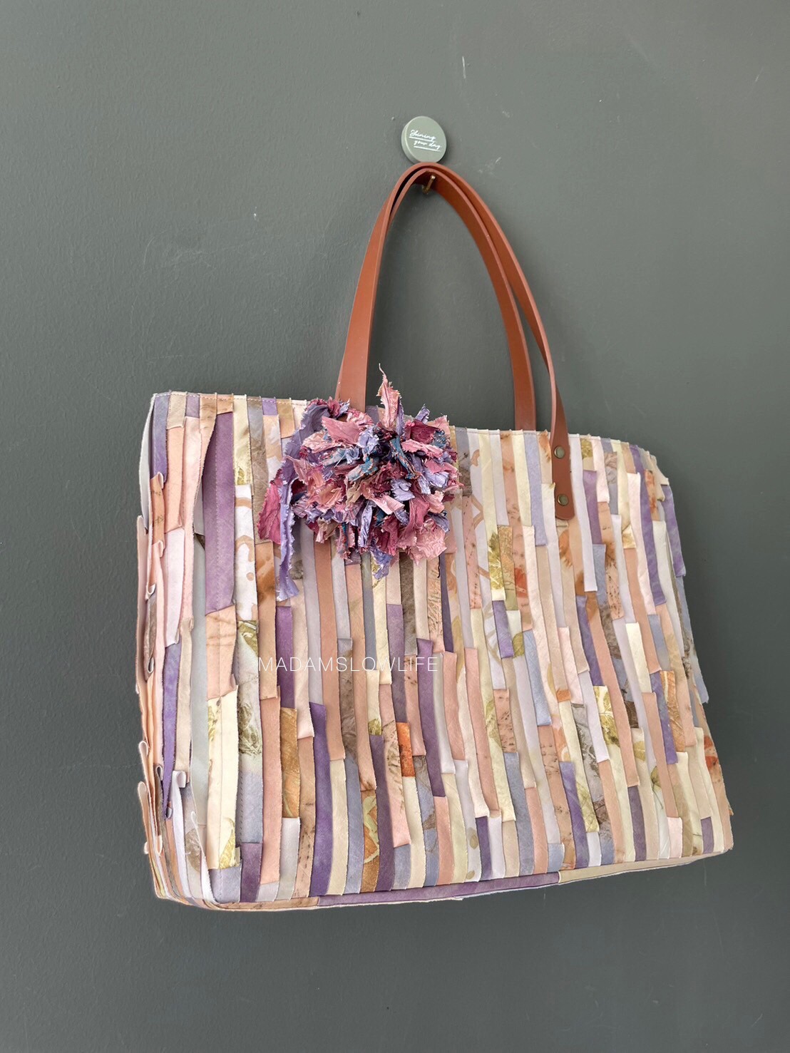 กระเป๋า Hand made สูง 12 นิ้ว กว้าง 15 นิ้ว ลึก 4.5 นิ้ว