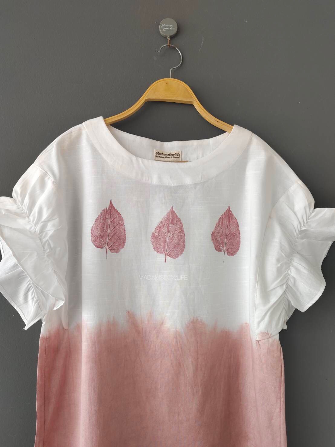 เสื้อผู้หญิง ระบายแขน Size F มัดย้อมสีชมพูทูโทน พิมพ์ด้วยใบไม้จากสีปลอดสารพิษ