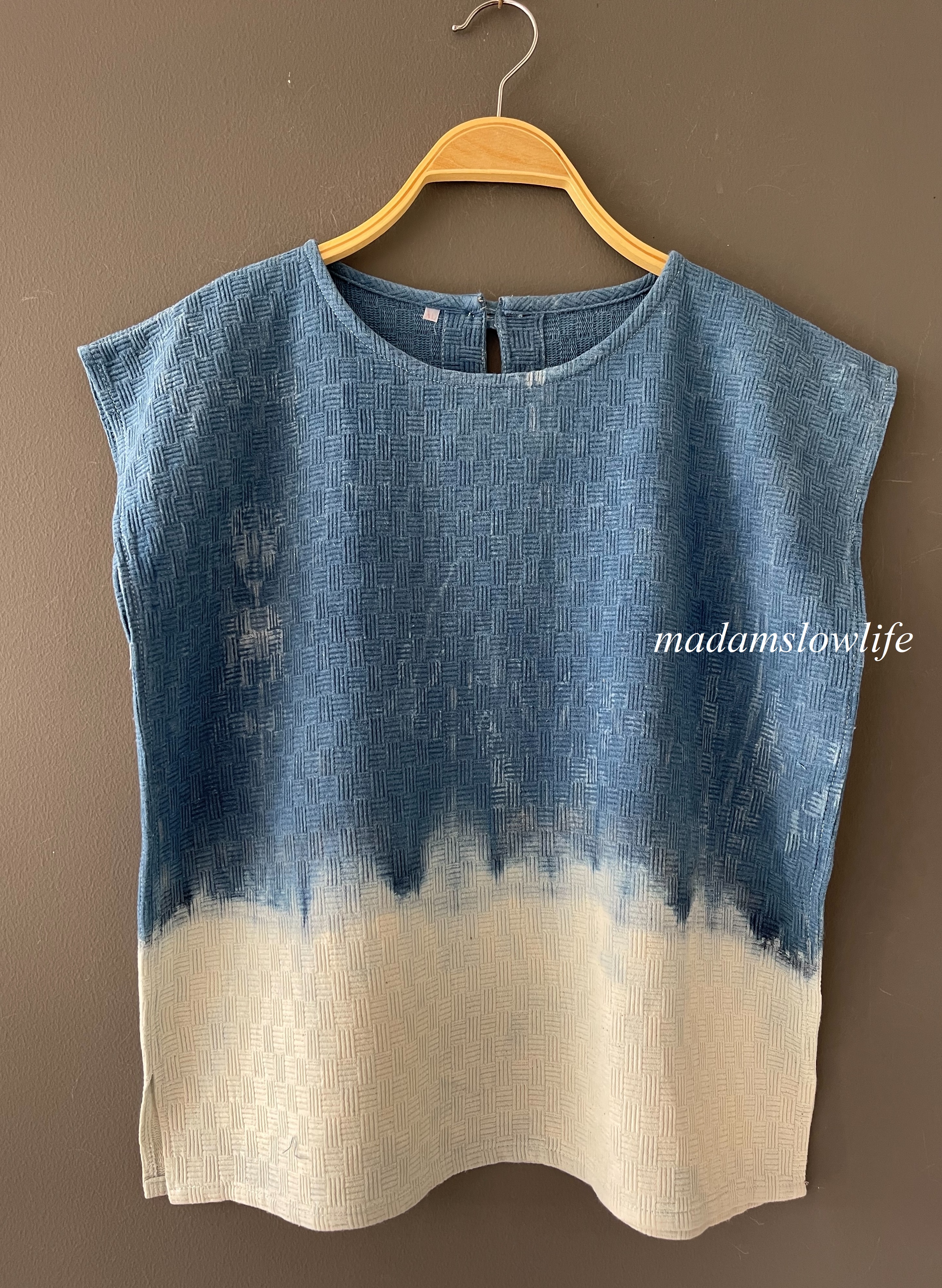 เสื้อเกร็ดเต่า ผ้าคอตตอน 100 % ย้อมครามธรรมชาติ