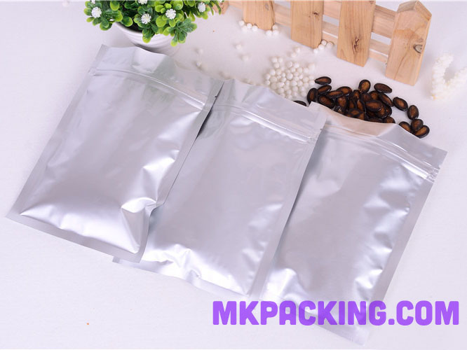 ถุงฟอยด์เงินทึบ ซิปล็อค ตั้งไม่ได้ ขนาด 6*8 ซม.