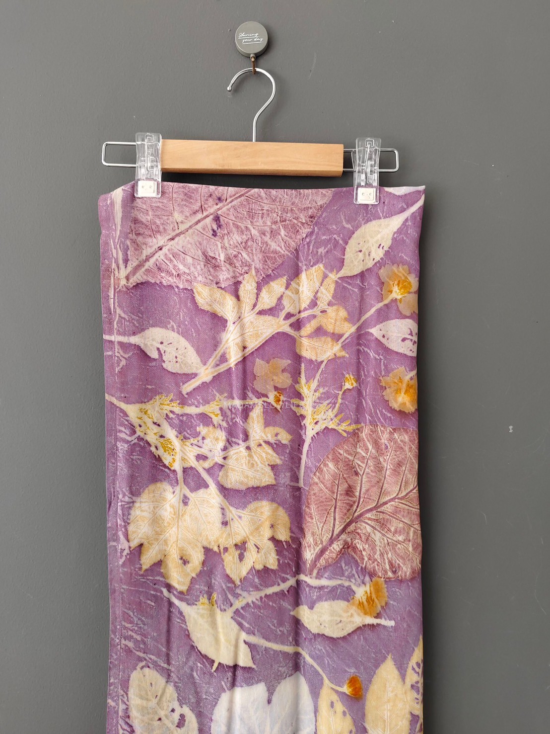 ผ้าพันคอ cotton Eco print Size : กว้าง 70 cm × ความยาว 170 cm มีให้เลือก 6 โทนสี