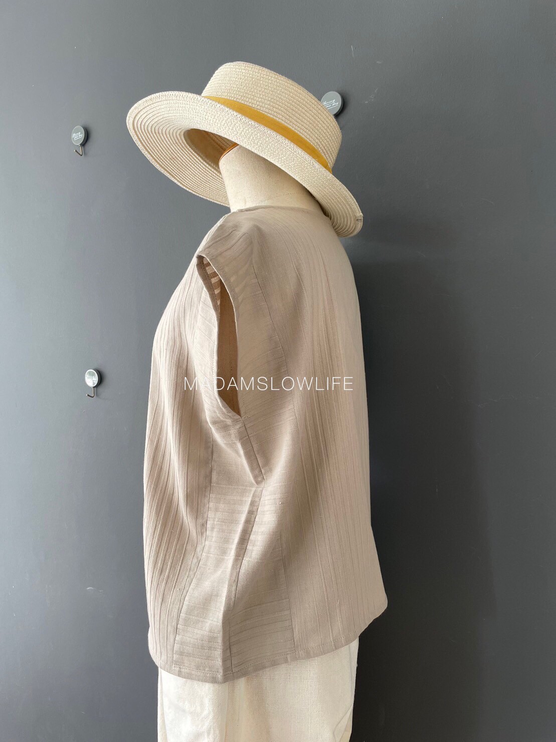 เสื้อผู้หญิง Size :S Size :L เนื้อผ้าคอตตอนพรีเมียมแบบมีเทกเจอร์ สีละมุนมี สีคากิ