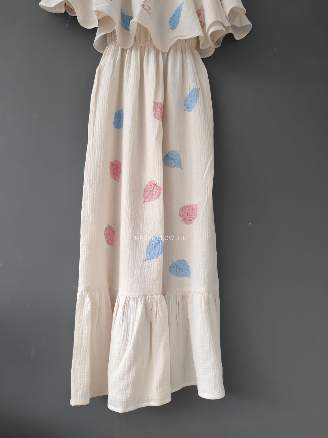 ชุดเดรสทรงคุณหนูให้ลุคน่ารัก พิมพ์ลายใบไม้ผสานงานเพ้นต์ช้างไทย Size: F