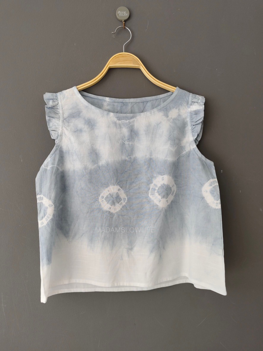 เสื้อคอปาดระบายแขน มัดย้อมสีเทา ธรรมชาติจากเปลือกไม้ใบไม้ Size: S M L XL