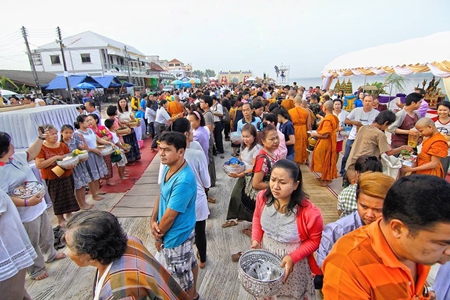 เดินทางไปหนองคาย อำเภอรัตนวาปี เพื่อชมความอัศจรรย์ของบั้งไฟพญานาค ไปกับทัวร์บั้งไฟ เดอะดีพาร์ทเจอร์ ออกพรรษา 2560 นี้