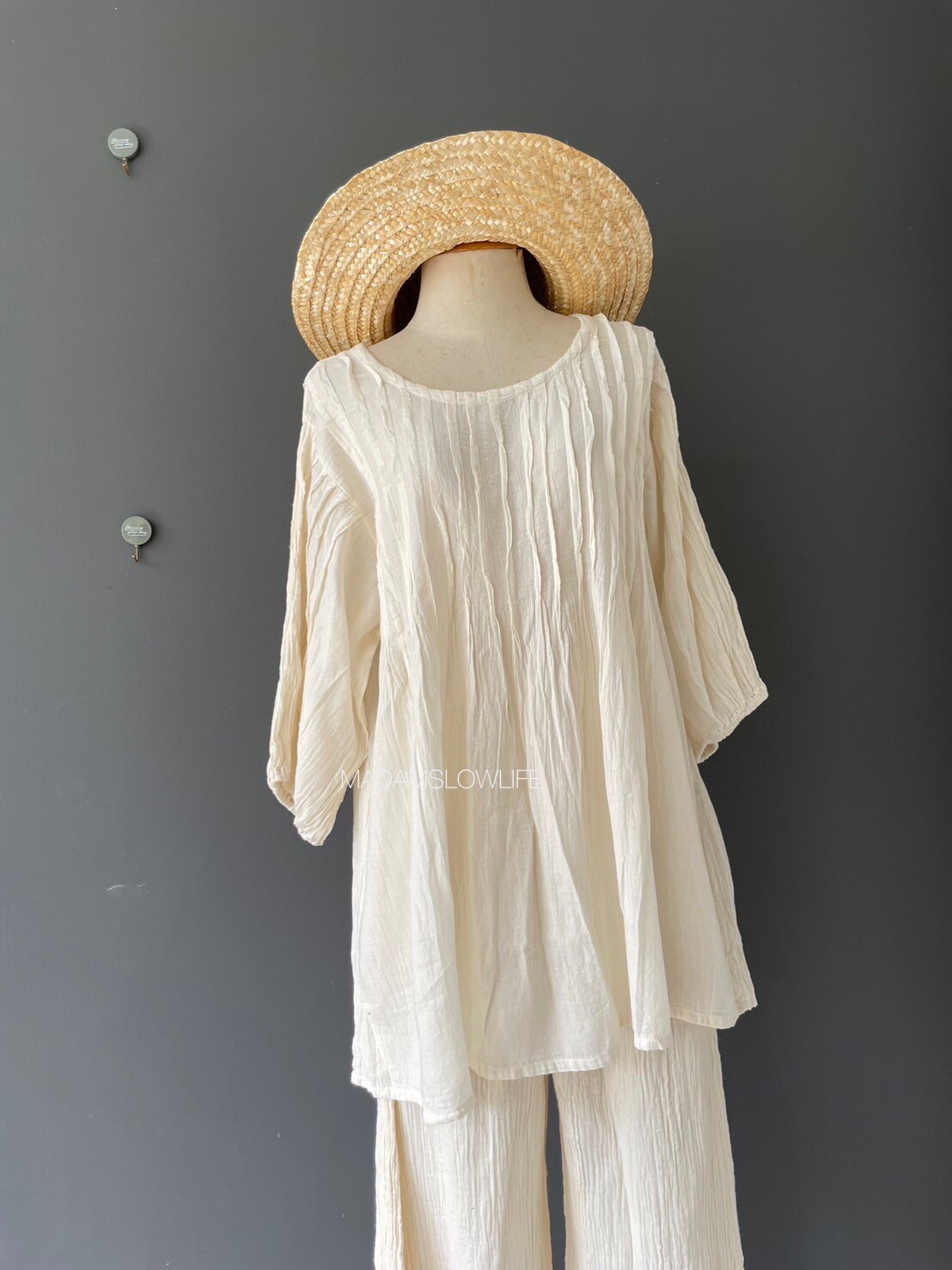 เสื้อ+กางเกงขายาว สีขาวออฟไวท์ สวมใส่สบาย Size:F