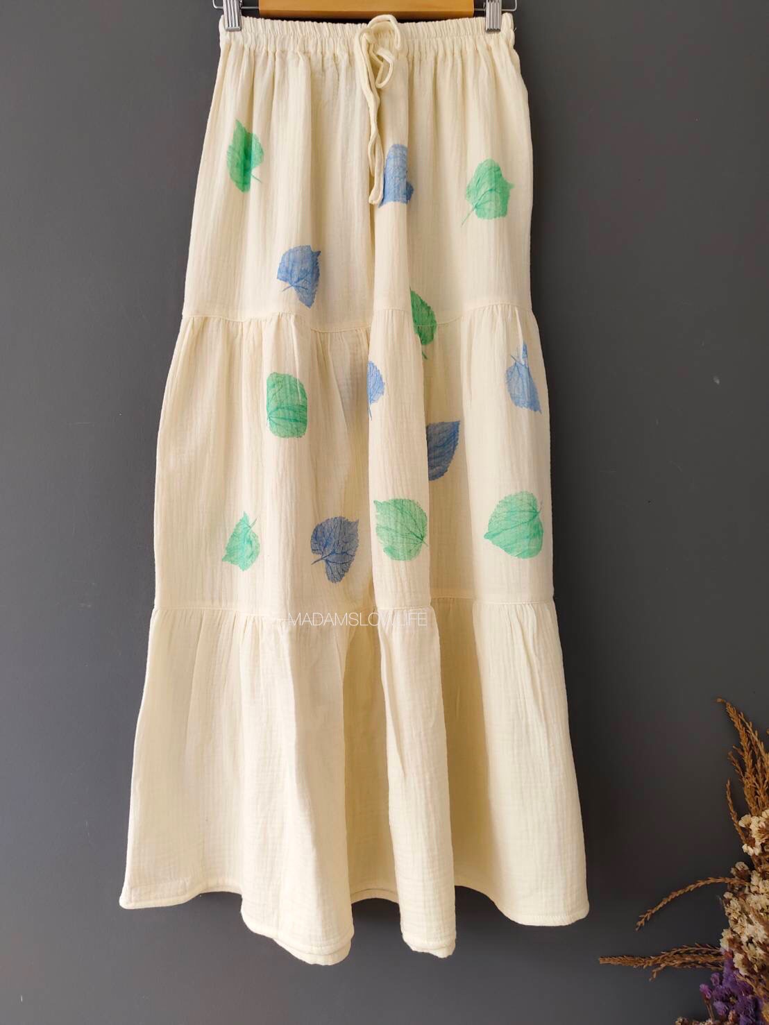 กระโปรงระบาย Size F เนื้อผ้าคอตตอนมีเทกเจอร์ พิมพ์ลายด้วยใบไม้ใช้สีปลอดสารพิษ