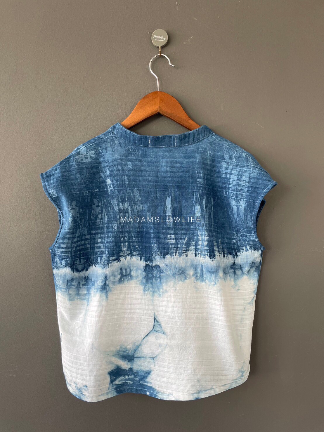 เสื้อผู้หญิง Size:F เนื้อผ้าคอตตอนแบบมีเทกเจอร์ ย้อมทูโทนจากสีครามธรรมชาติ