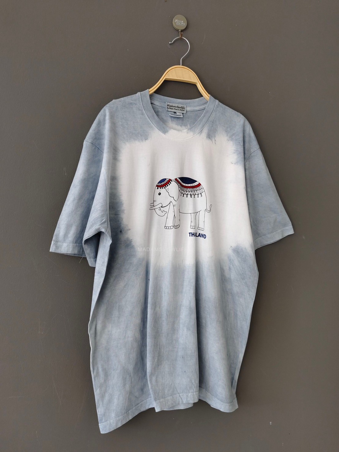 เสื้อยืดผู้ใหญ่พิมพ์ลายช้างThailand มัดย้อมสีฟ้าเทา Size : XS S M L XL 2XL 3XL