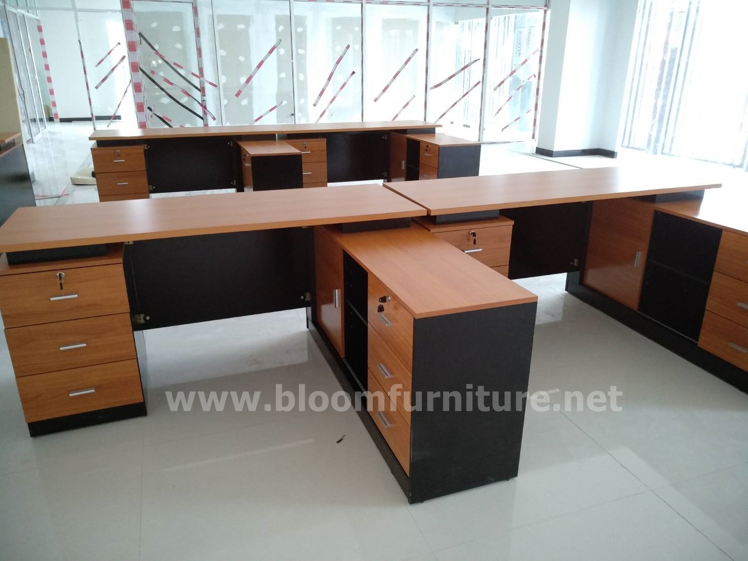 *พร้อมส่ง* โต๊ะทำงานตัวแอลพร้อมตู้เอกสารต่อด้านข้าง ขนาด 160*140*75 ซม.