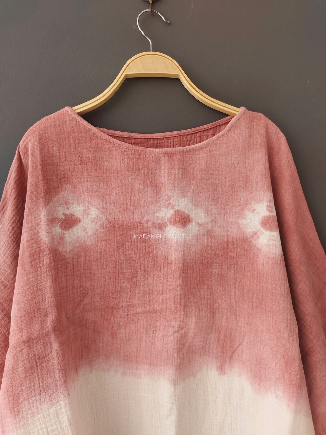 เสื้อผู้หญิงคอปาดแขน5ส่วน มัดย้อมสีโอรส Size:F