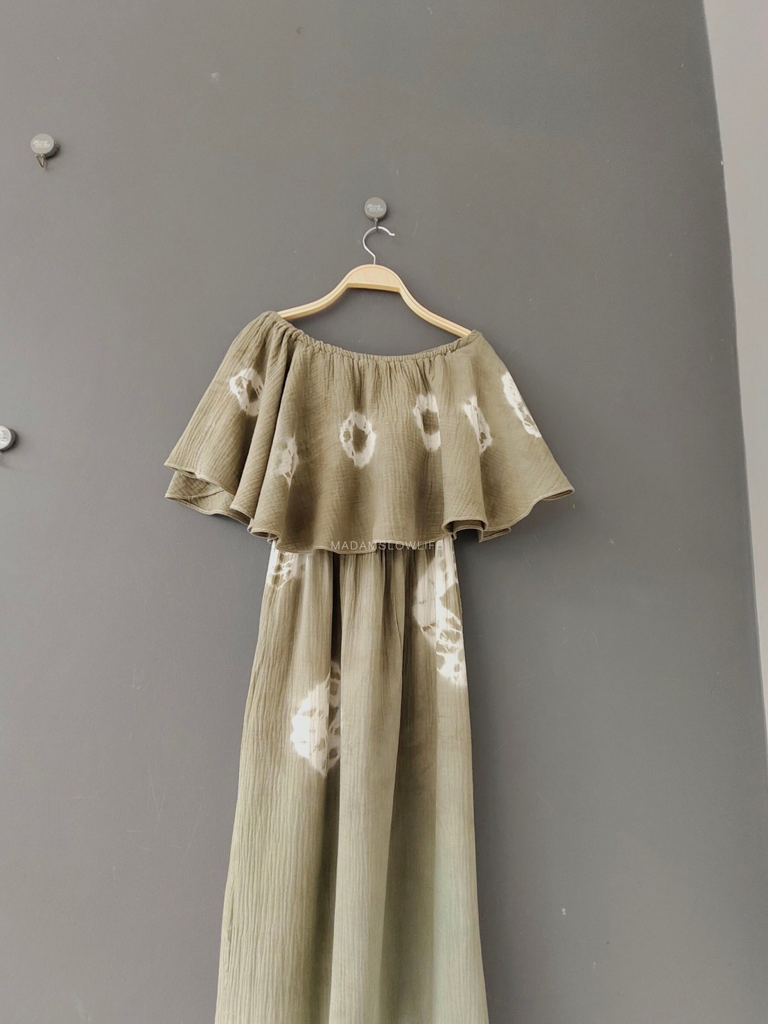 ชุดเดรสทรงคุณหนูให้ลุคน่ารัก มัดย้อมสีเขียวขี้ม้า Size: F