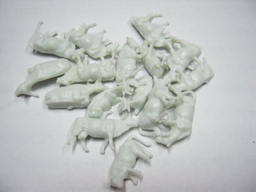 วัว สีขาว คละแบบ (สเกล 1:87) / 25 ตัว