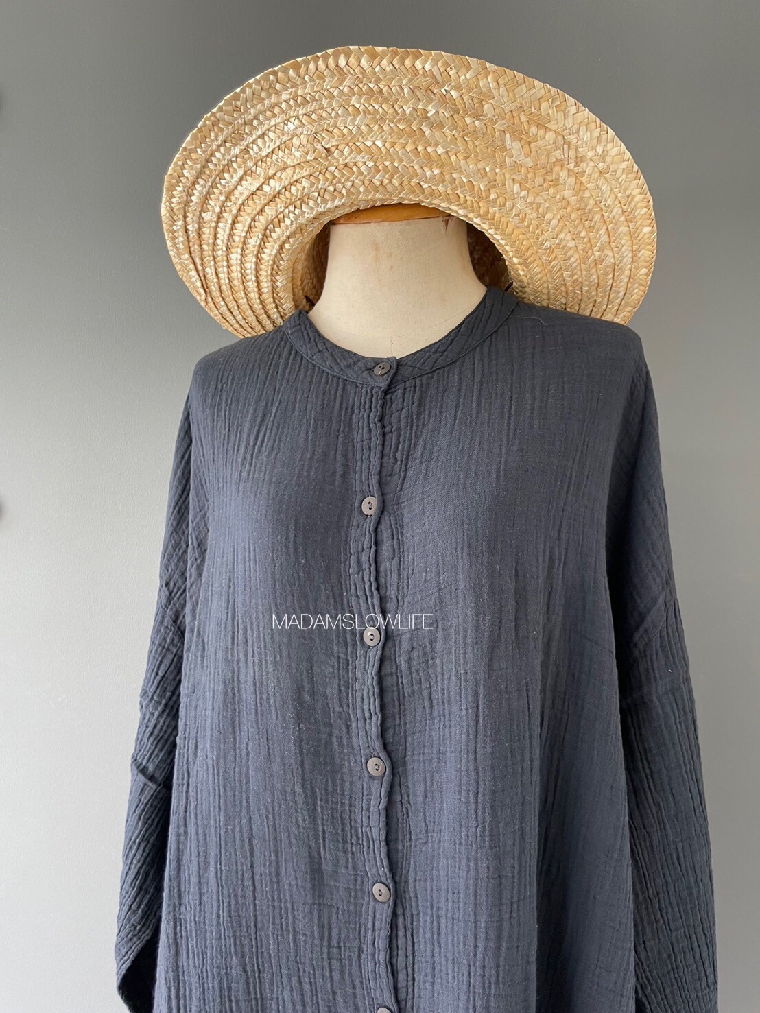 เสื้อตัวยาว Size F อก 36-55 นิ้ว แขนยาว 17 นิ้ว สะโพก 36-60 นิ้ว ยาว 40 นิ้ว