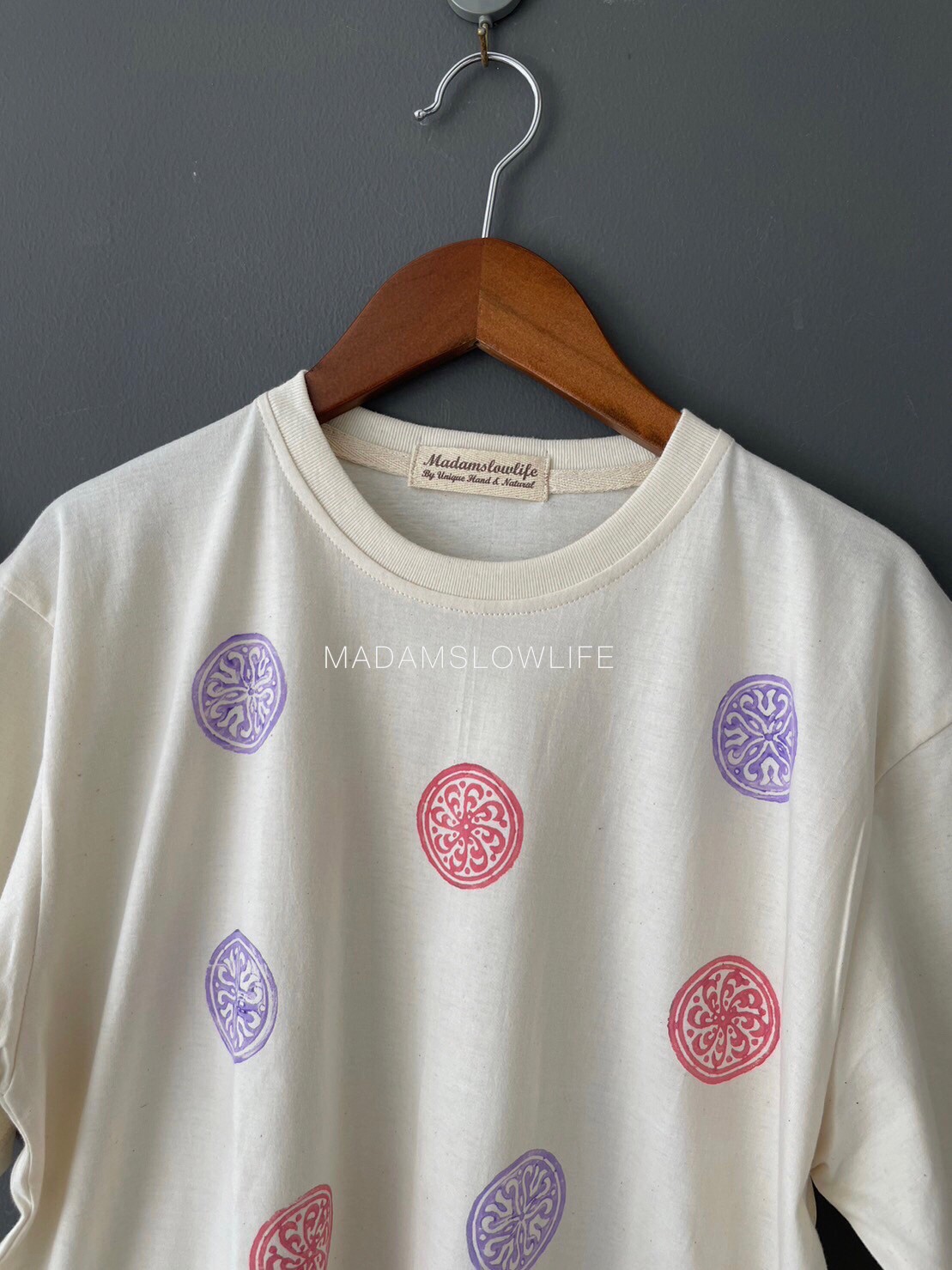 เสื้อยืดงานพิมพ์มือจากบล็อคไม้โดยใช้สีปลอดสารพิษ มีSize:XS,S,M,L,XL,2XL