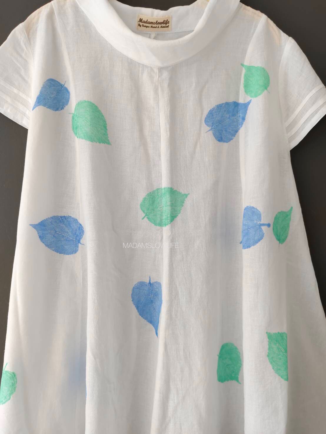 เสื้อคอเต่าสีขาว พิมพ์ใบไม้ Size: F