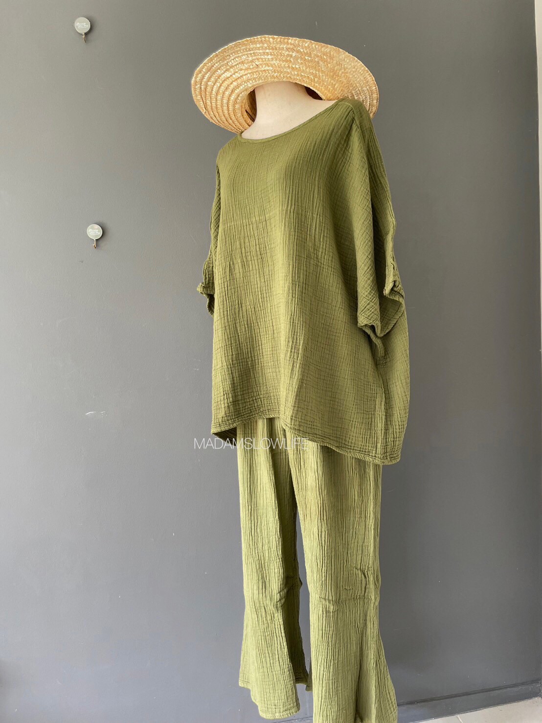 เสื้อสีเขียว+กางเกงขายาว สวมใส่สบาย Size:F