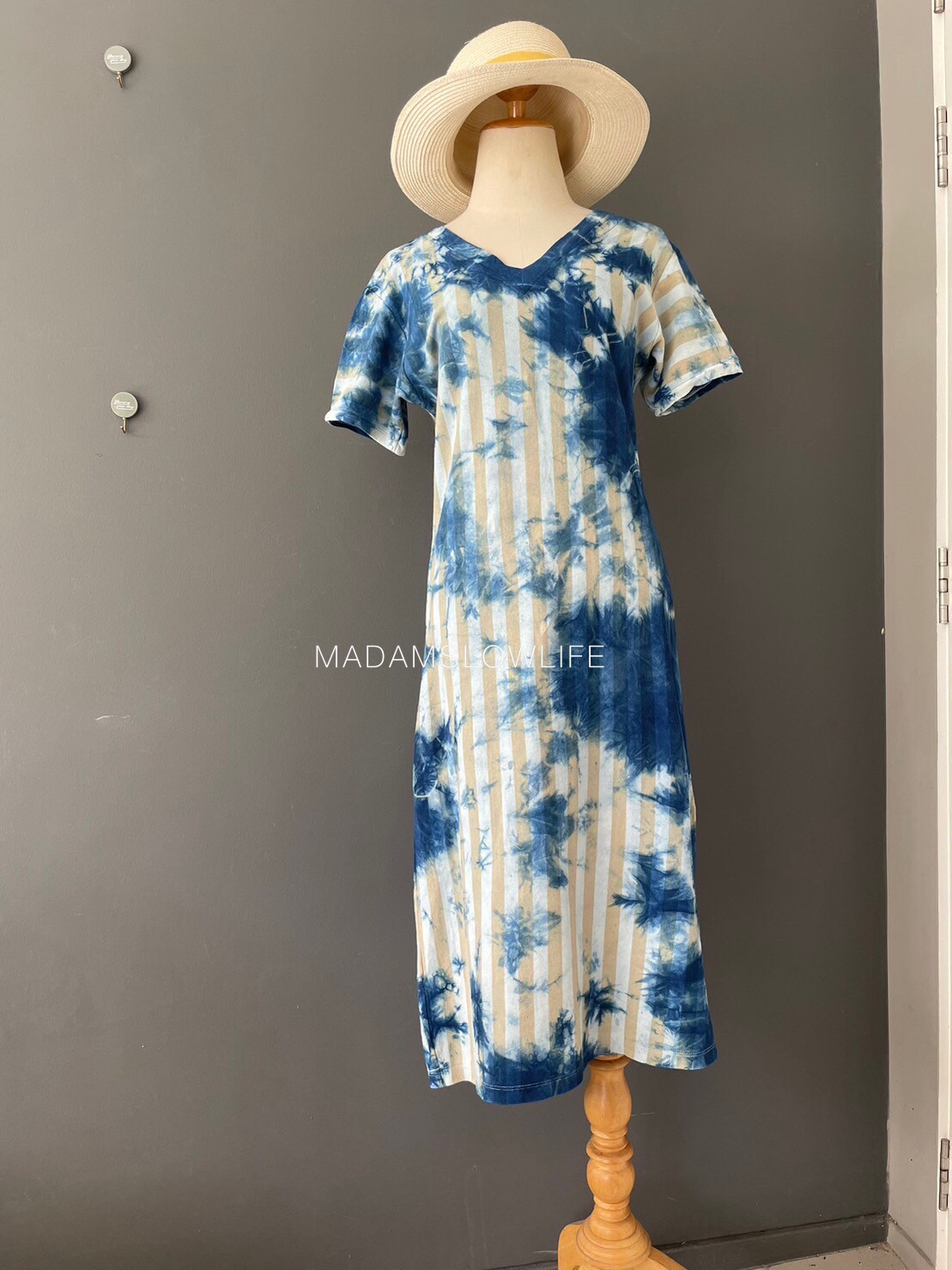 ชุดเดรสคอวี Size S ย้อมสีครามธรรมชาติ ผ้ามีเทคเจอร์