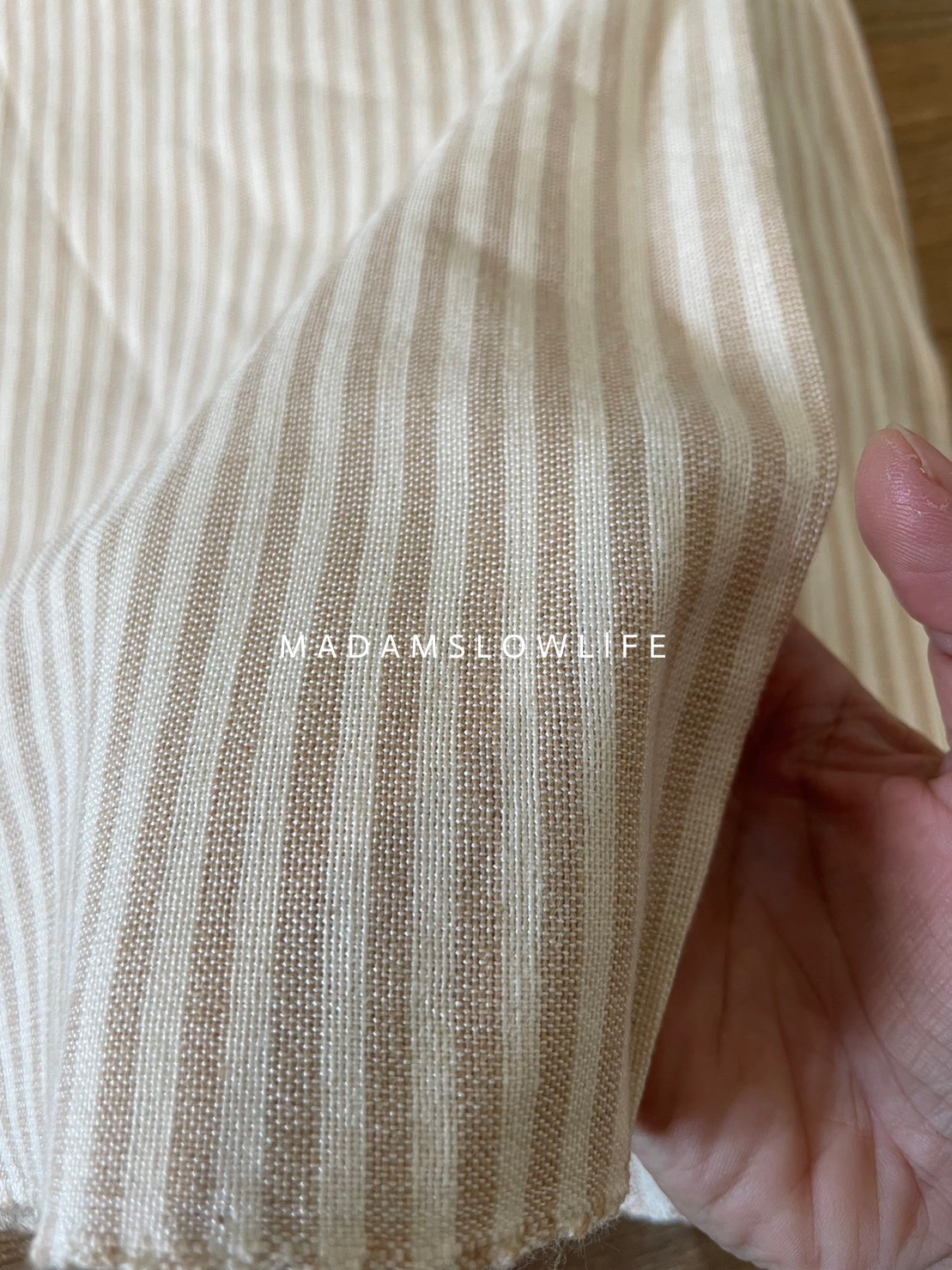 ผ้าฝ้ายทอมือสีเบจผ้าฝ้ายทอมือลายสีเบจสีครีม Hand made