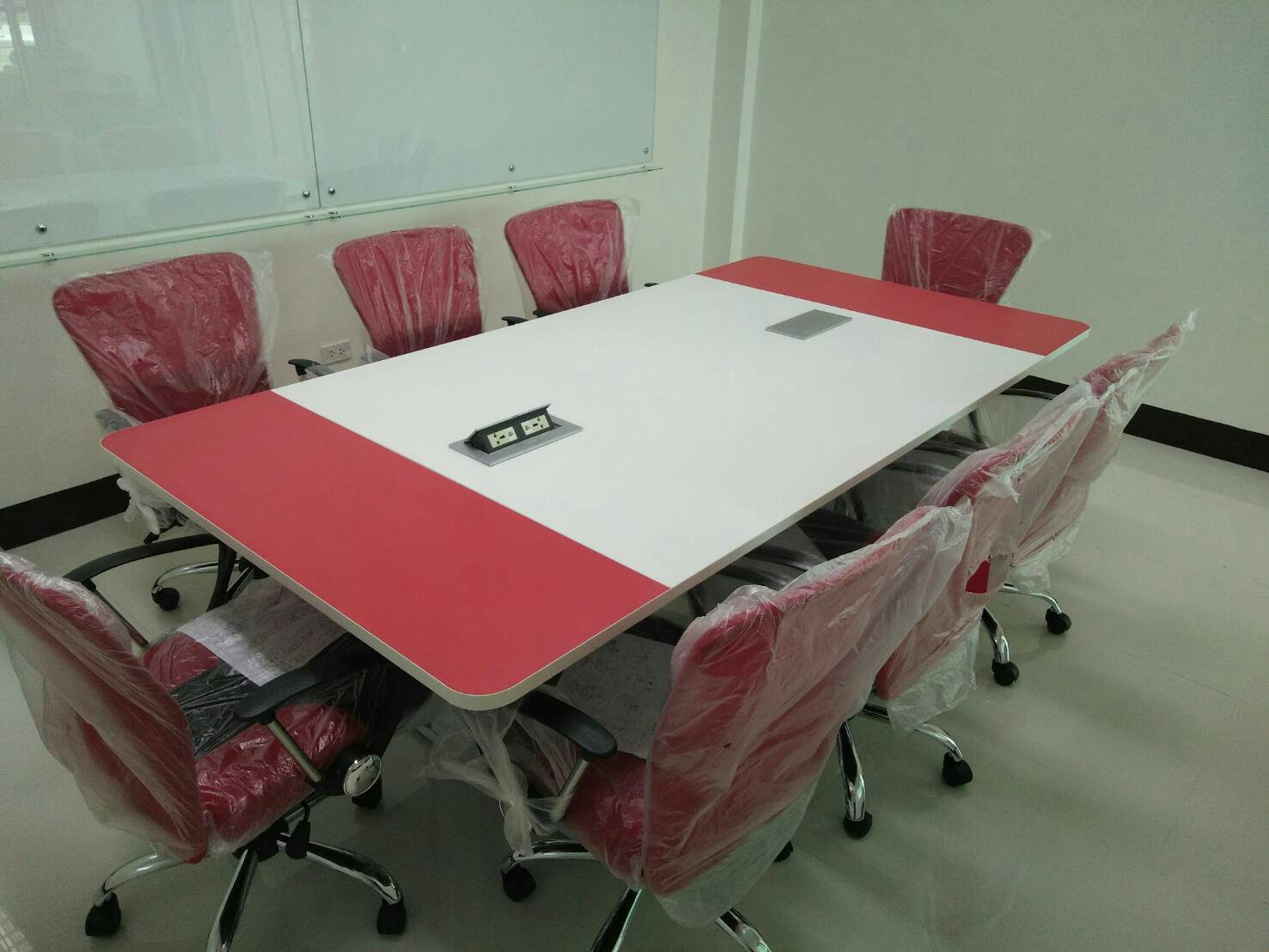 โต๊ะประชุมพร้อมกล่องสายไฟ-สาย LAN สำหรับ 8 ที่นั่ง ขนาด 240*120*75 ซม.