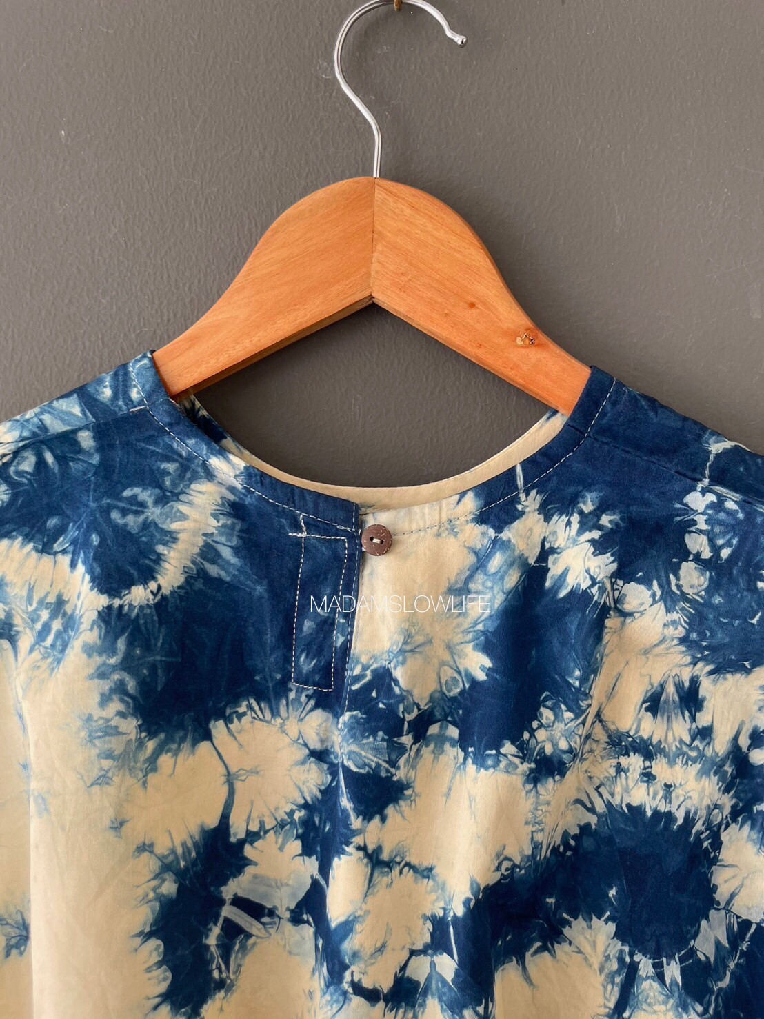 เสื้อผู้หญิง Size F อก 38-46 นิ้ว ยาว 23 นิ้ว เนื้อผ้าคอตตอนซาติน ย้อมด้วยสีครามธรรมชาติ