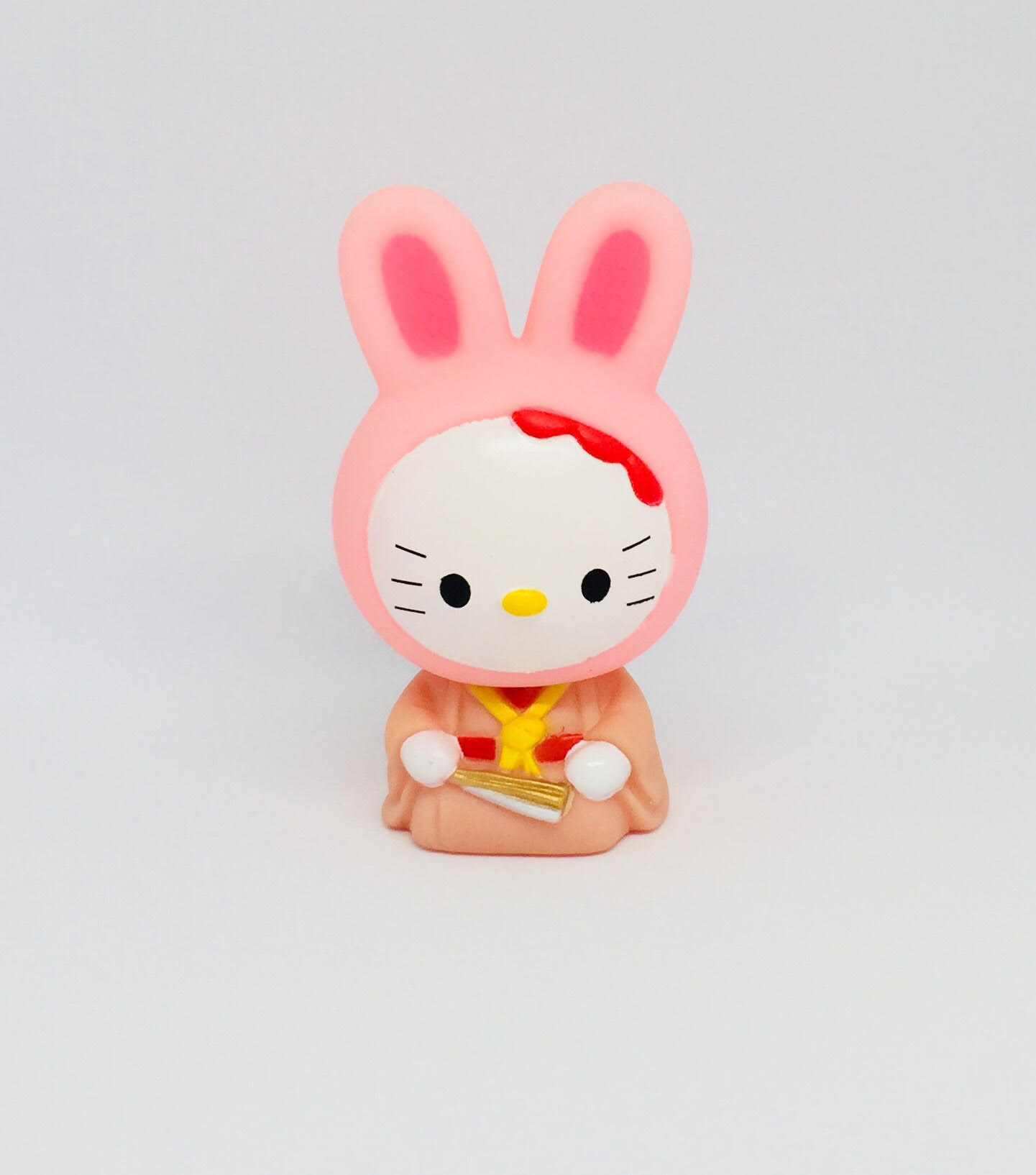 ตุ๊กตาน้ำหอมติดรถยนต์ Kitty