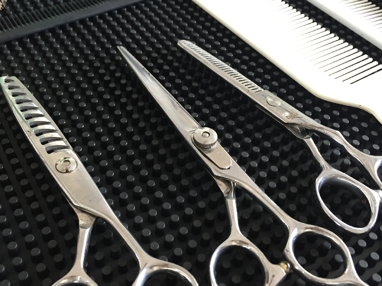 แผ่นวางรองอุปกรณ์ตัดผม VOLK