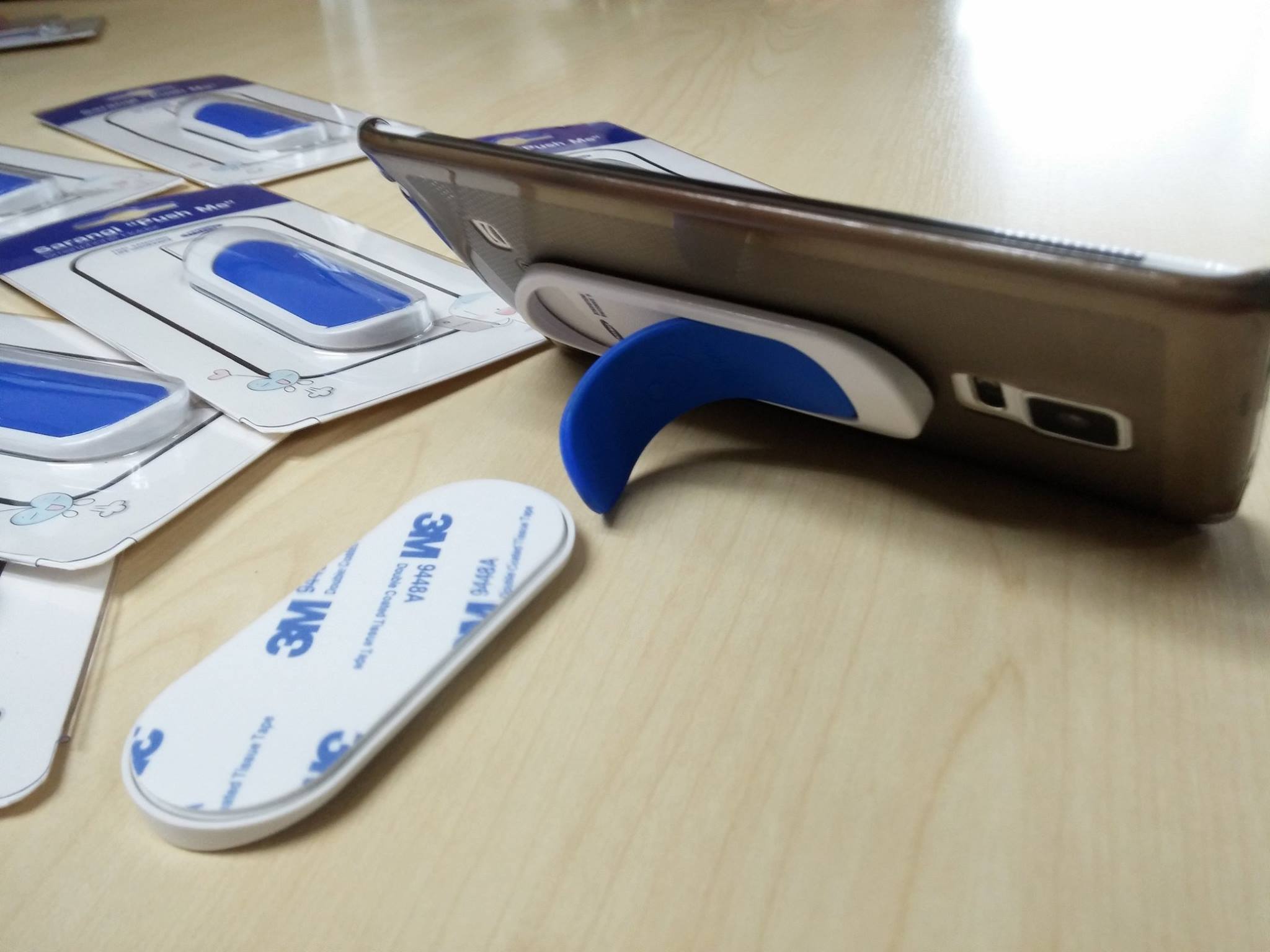 Push ME Smartphone Holder