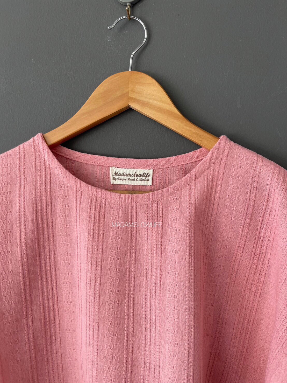 เสื้อผู้หญิงผ้าคอตตอนมีเทกเจอร์พรีเมียม สีชมพู