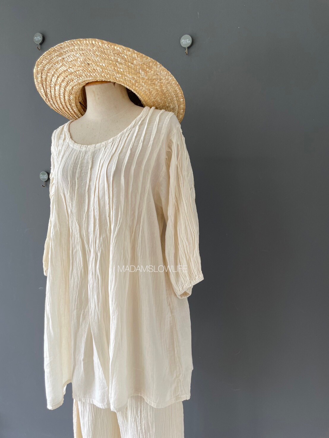 เสื้อ+กางเกงขายาว สีขาวออฟไวท์ สวมใส่สบาย Size:F