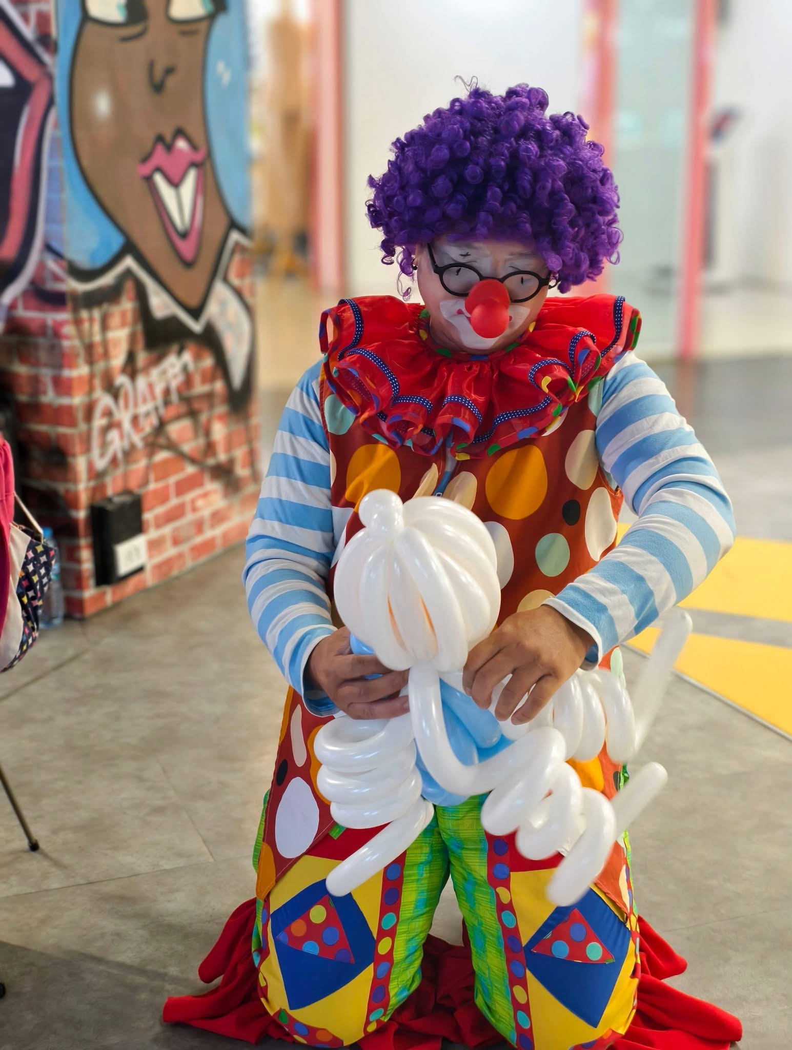 ตัวตลกโบโซ่ บิดลูกโป่ง แจกในงาน ฝีมือขั้นเทพ ตัวการ์ตูน ดอกไม้เป็นช่อสวยงาม