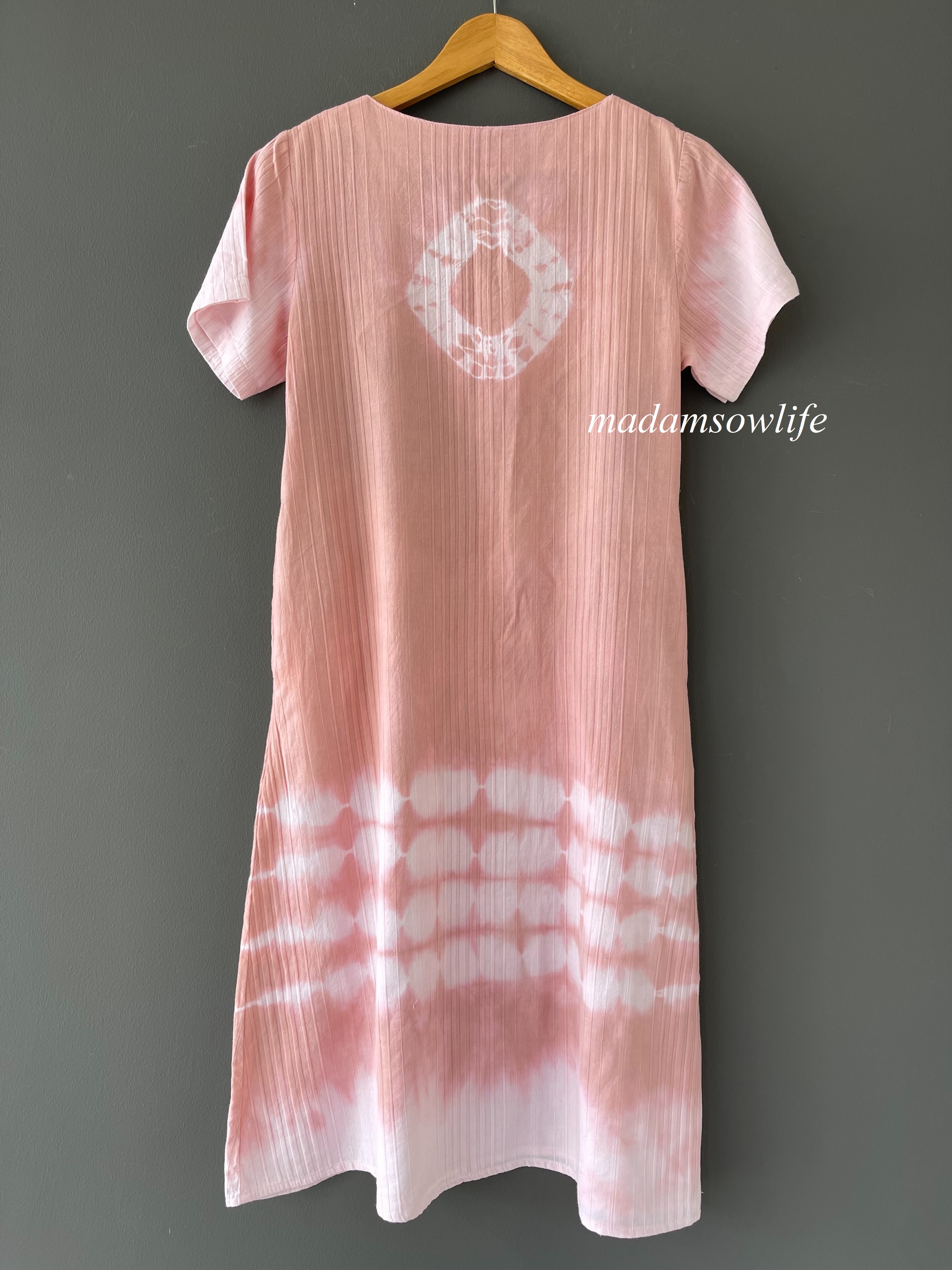 ชุดแซกทรง A แขนสั้น ผ้าคอตตอน 100 % สีชมพู