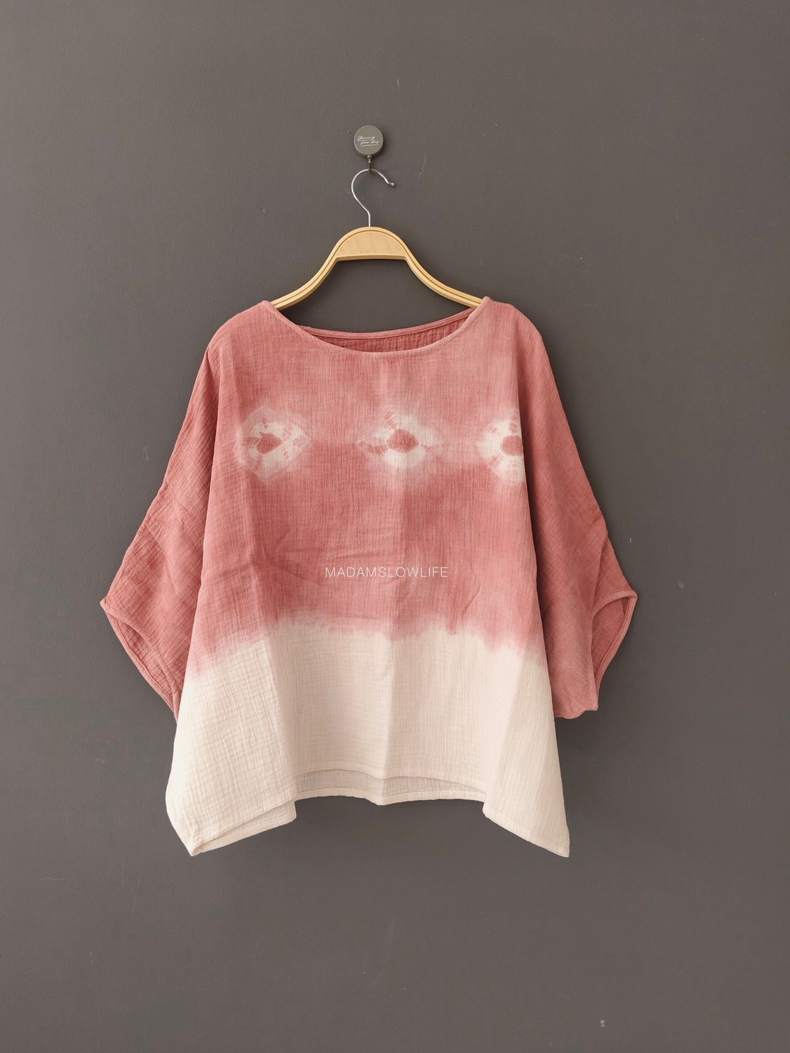 เสื้อผู้หญิงคอปาดแขน5ส่วน มัดย้อมสีโอรส Size:F