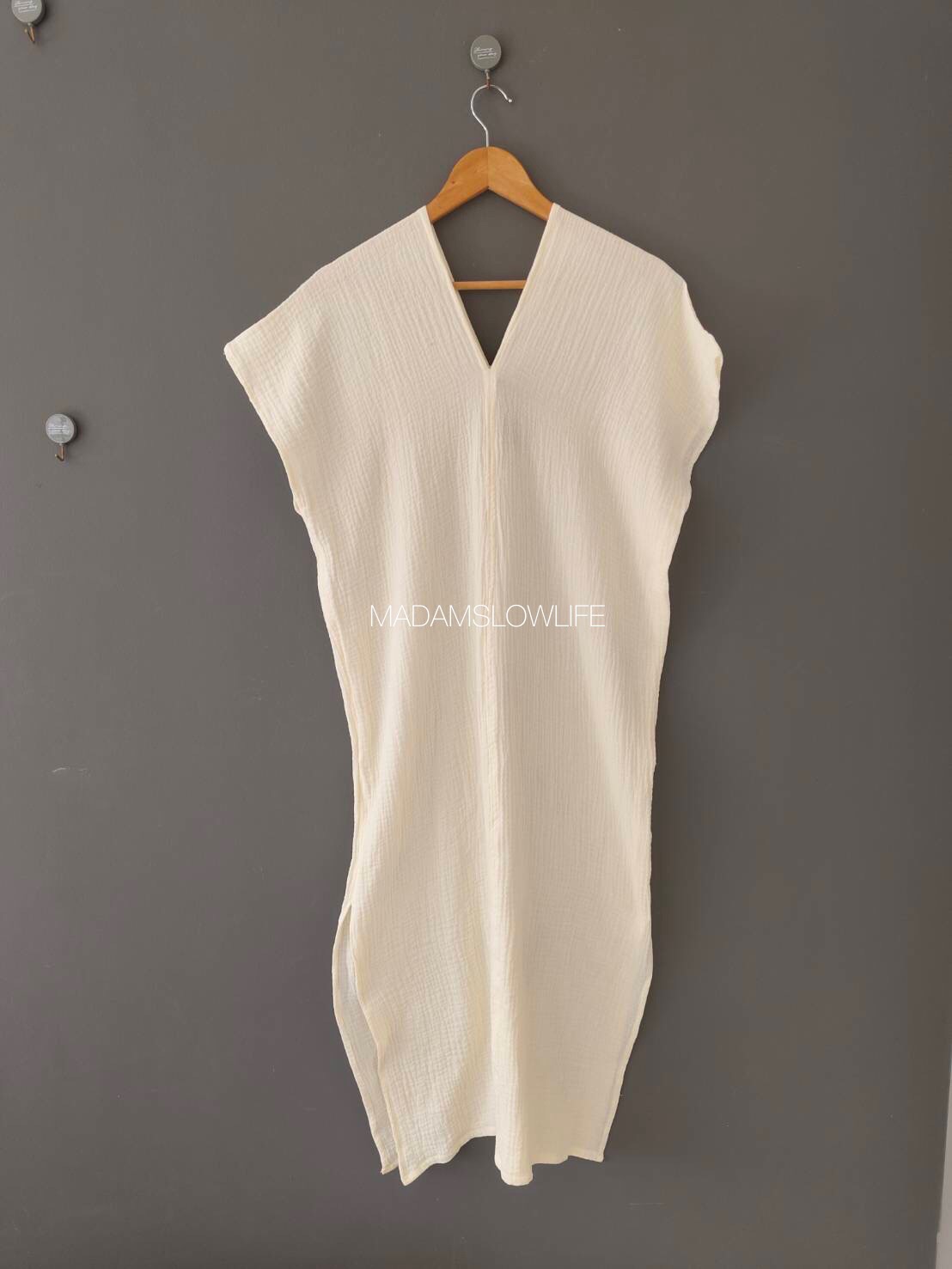 เดรสทรงคอวี Size F อก 36-40 นิ้ว ยาว 45 นิ้ว