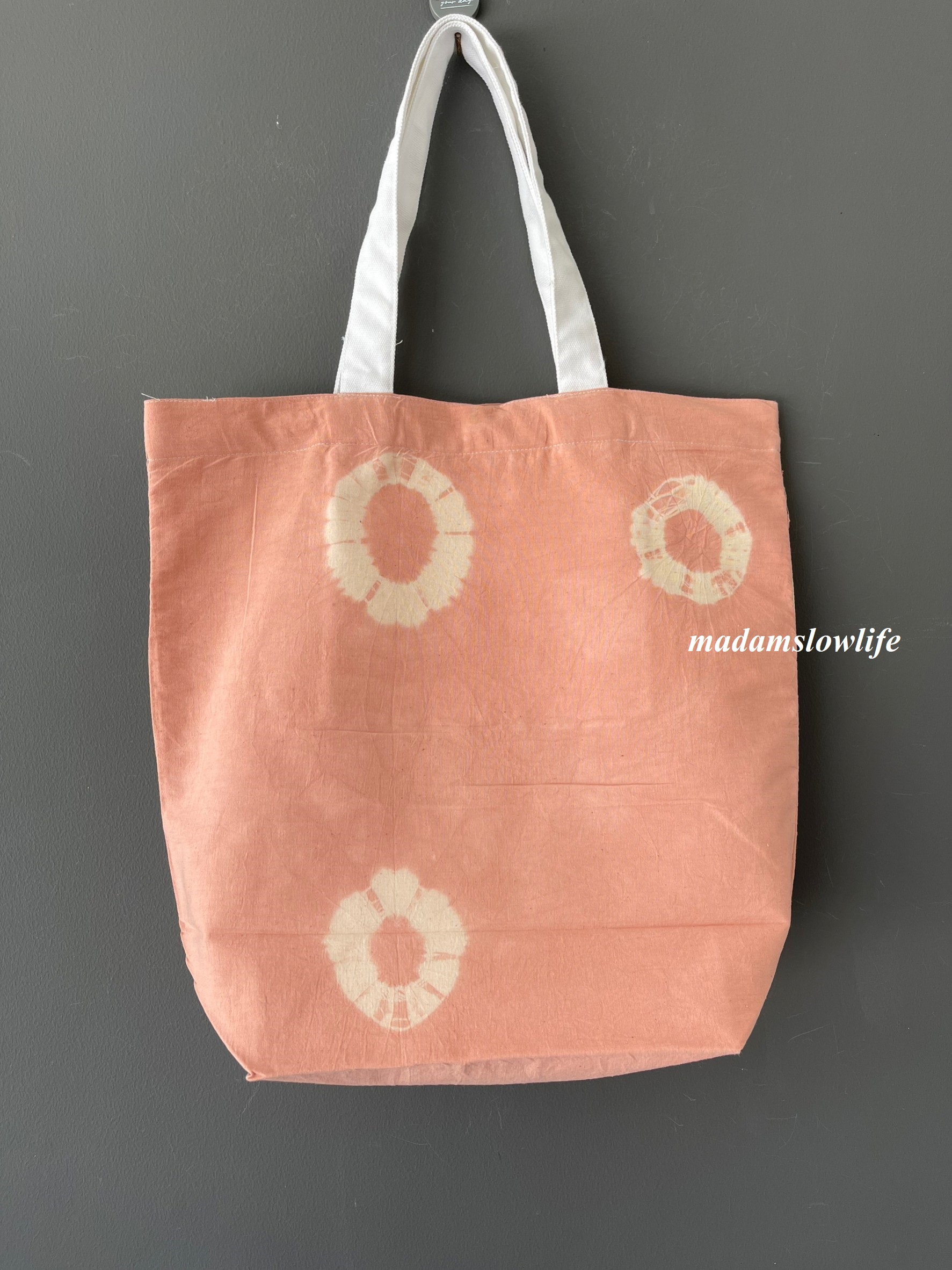 กระเป๋าผ้าแคนวาส มัดย้อม ขนาดกว้าง18 นิ้ว * สูง17.5 นิ้ว ลึก 6.5 นิ้ว