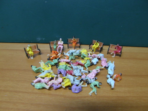 คนนั่ง สเกล 1:100 คละแบบ / 50 ตัว