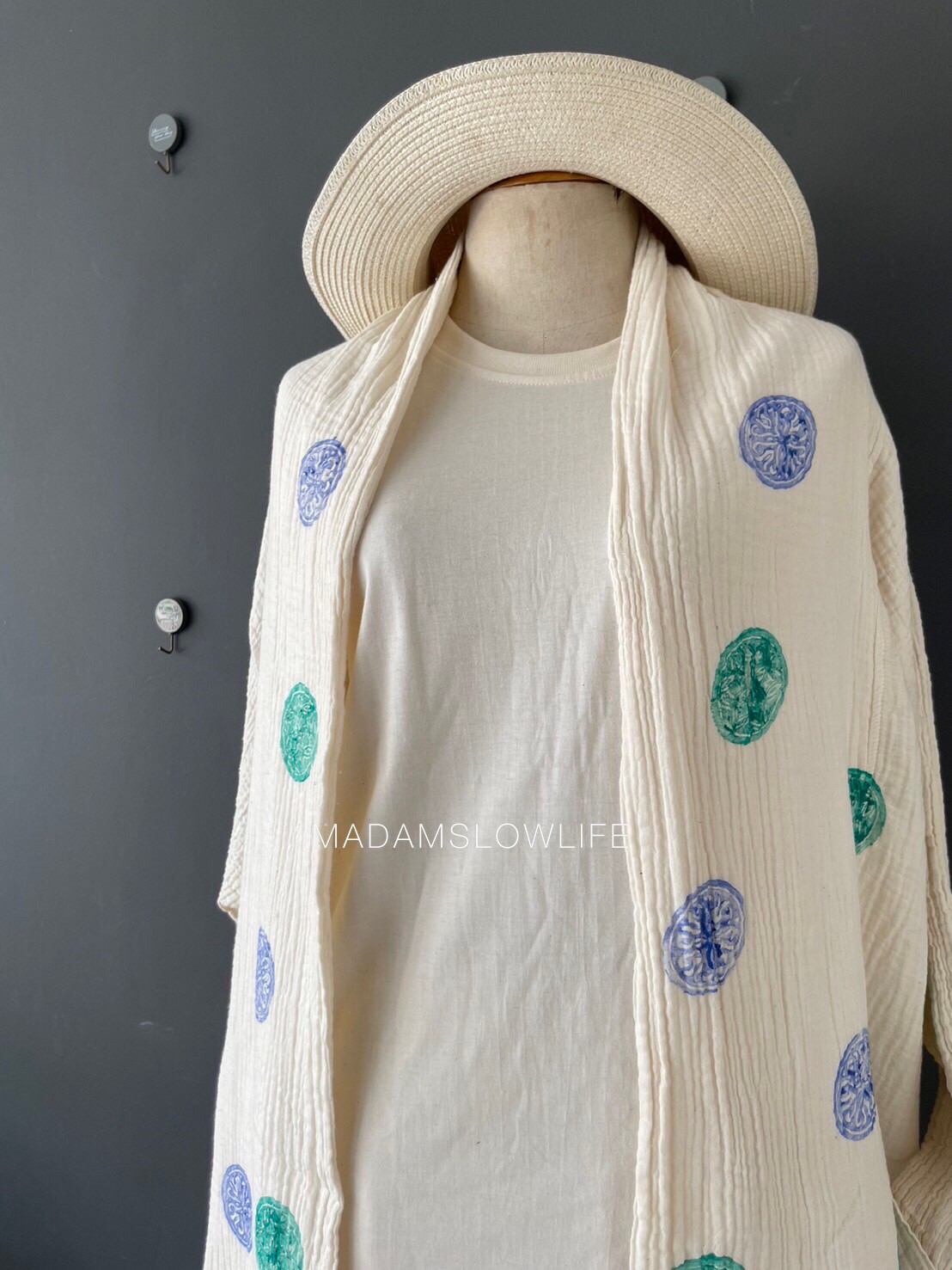 เสื้อคลุม ตัวยาว Over Coat Long เนื้อผ้าคอตตอนพรีเมียม พิมพ์ลายด้วยมือโดยใช้บล็อคไม้จับคู่สีสวย สีฟ้า และสีเขียวมิ้นท์