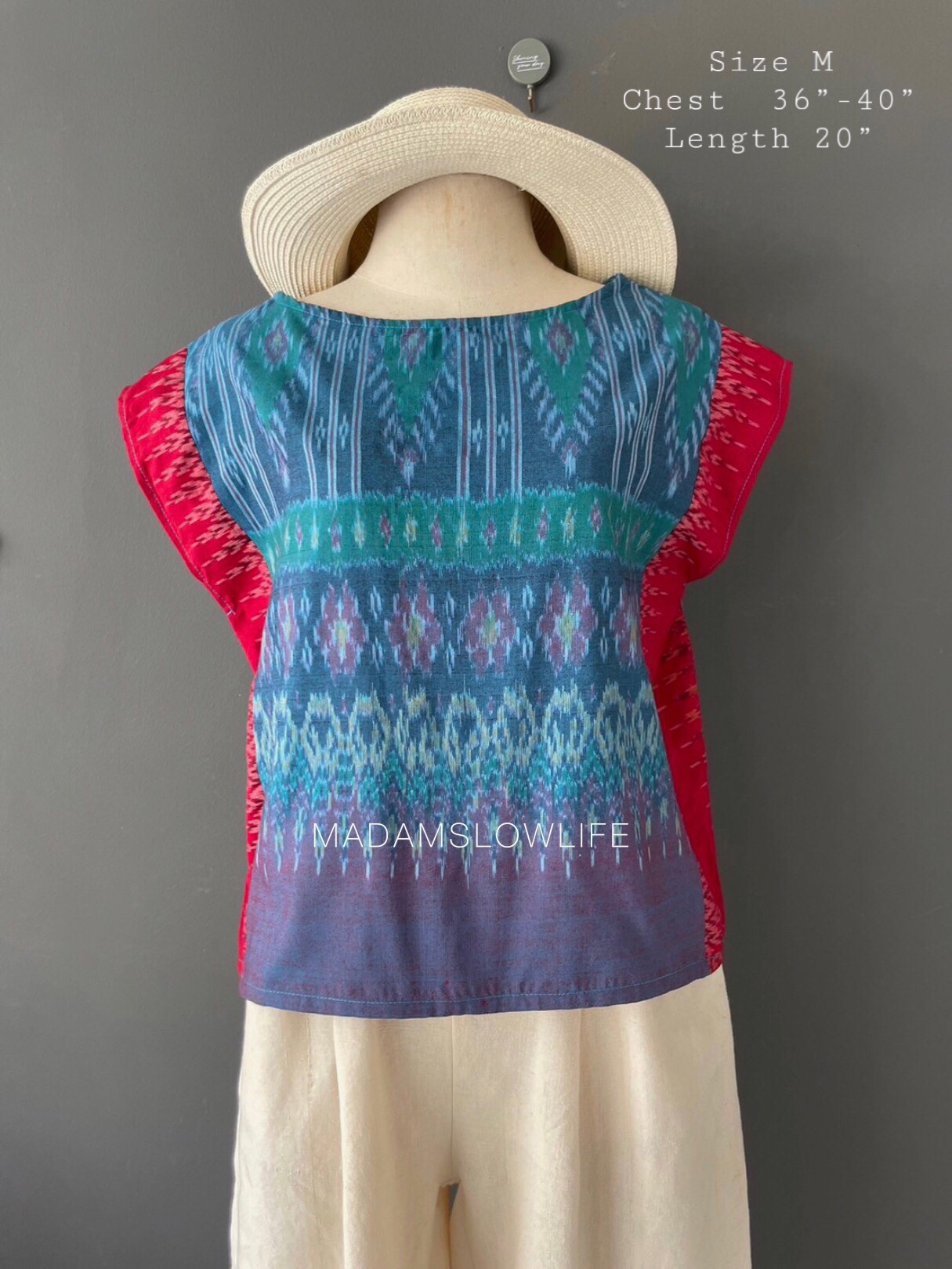 เสื้อผู้หญิง ผ้าฝ้ายมัดหมีทอมือ ลวดลายไทยโทนสีฟ้าน้ำทะเลและสีแดง เสื้อทรงปีกผีเสื้อใส่แล้วเข้ารูปสวย