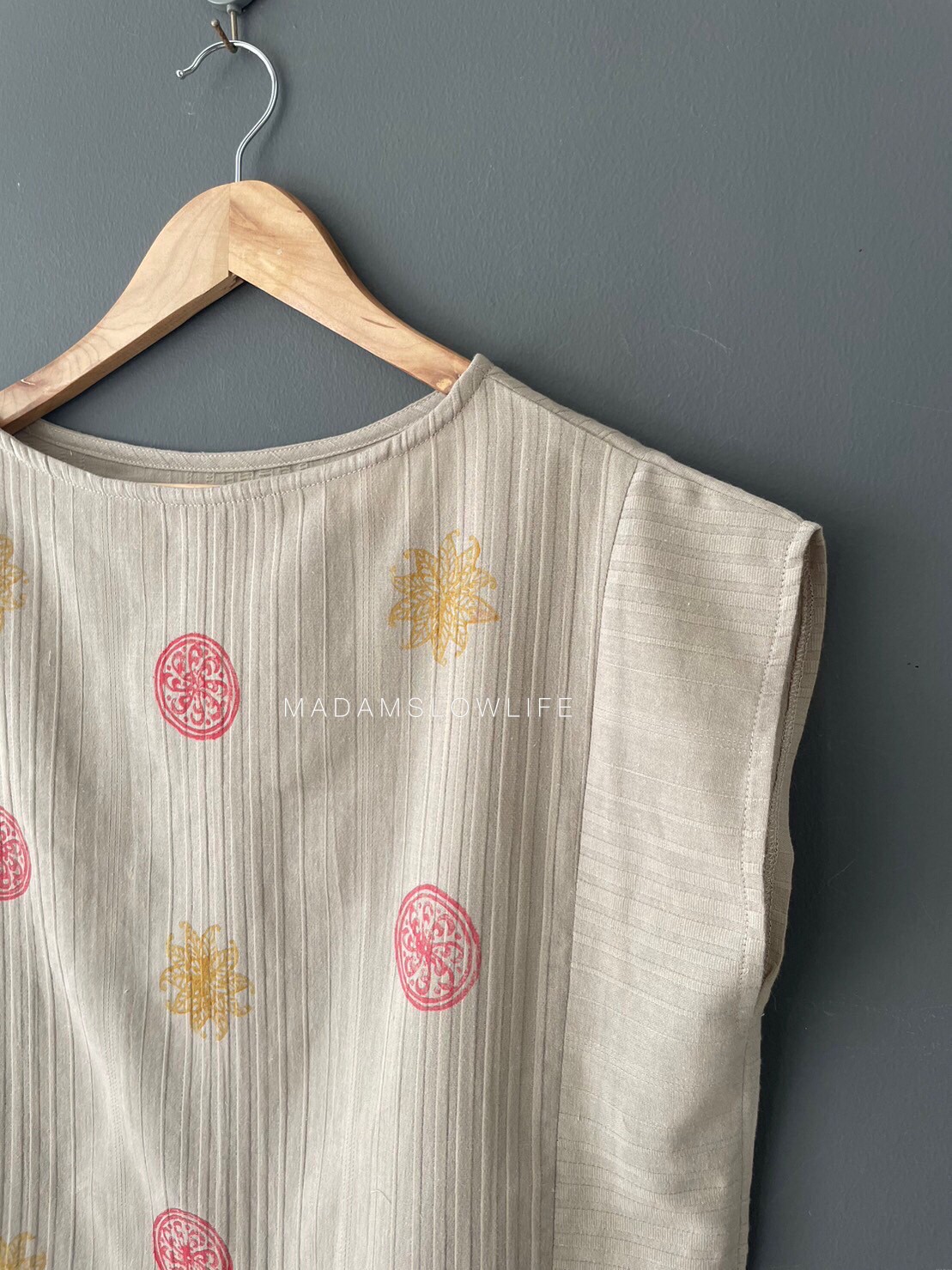 เสื้อผู้หญิง Size :S Size :L งานพิมพ์มือจากบล็อคไม้โดยใช้สีปลอดสารพิษ