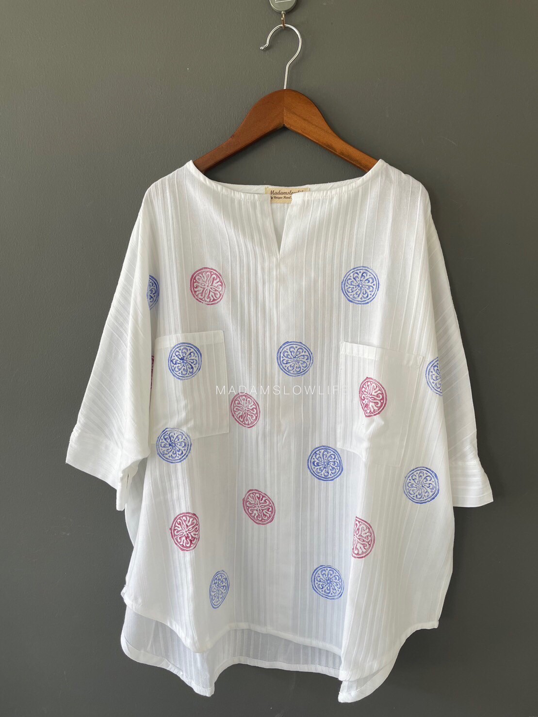 เสื้อคอวี Size F มีกระเป่าหน้าสองข้าง