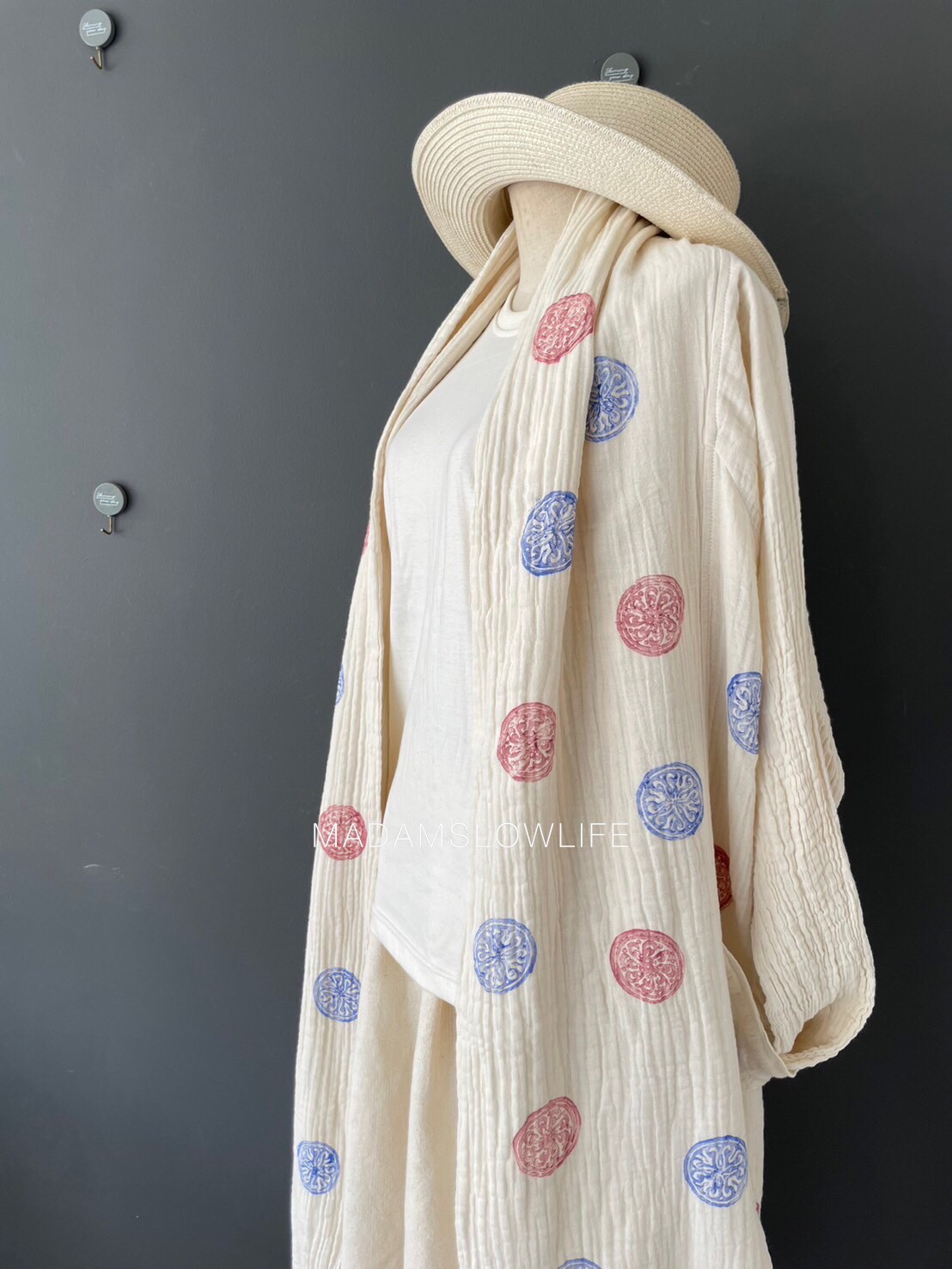 เสื้อคลุม ตัวยาว Over Coat Long เนื้อผ้าคอตตอนพรีเมียม พิมพ์ลายด้วยมือโดยใช้บล็อคไม้จับคู่สีสวย สีฟ้าและสีชมพู