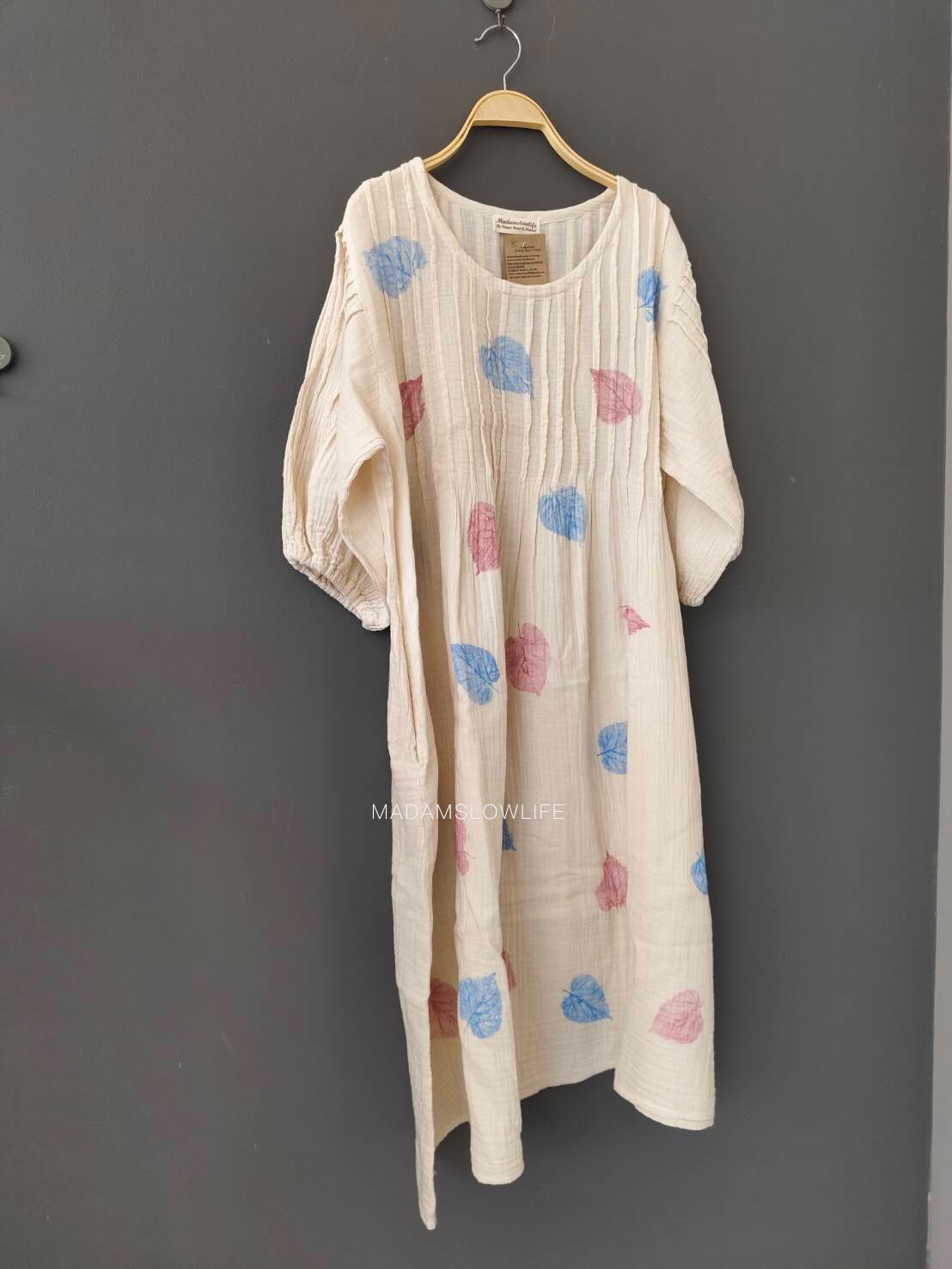 เดรสผู้หญิงแขนบอลลูน พิมพ์ลายใบไม้ Size: F