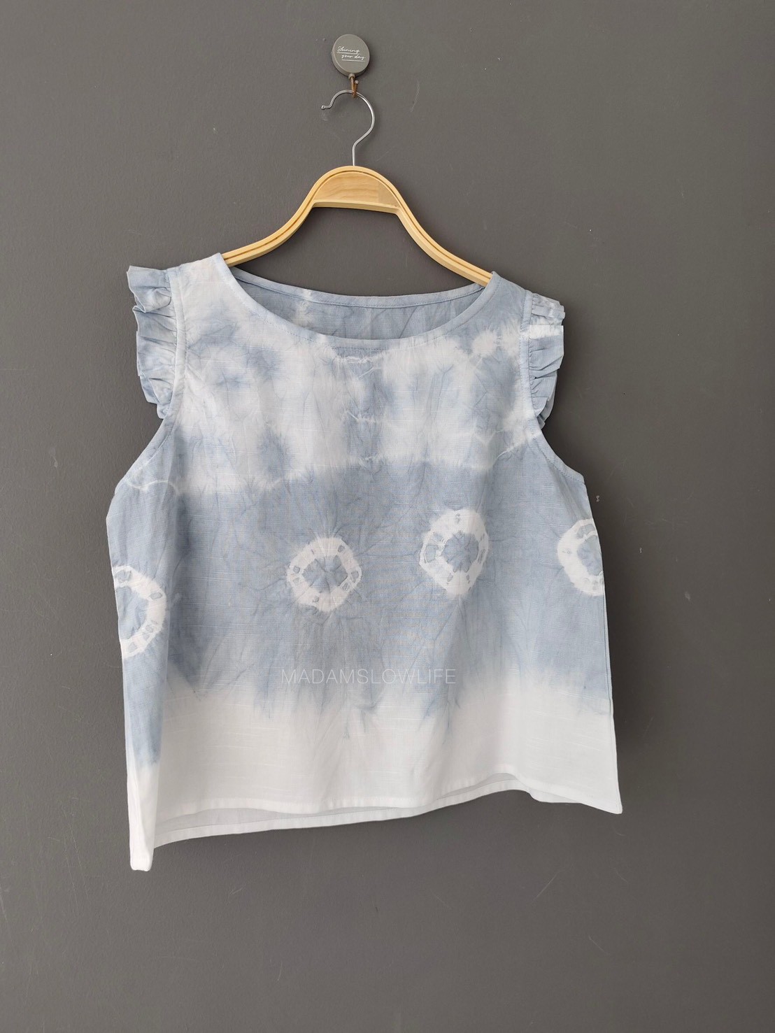 เสื้อคอปาดระบายแขน มัดย้อมสีเทา ธรรมชาติจากเปลือกไม้ใบไม้ Size: S M L XL