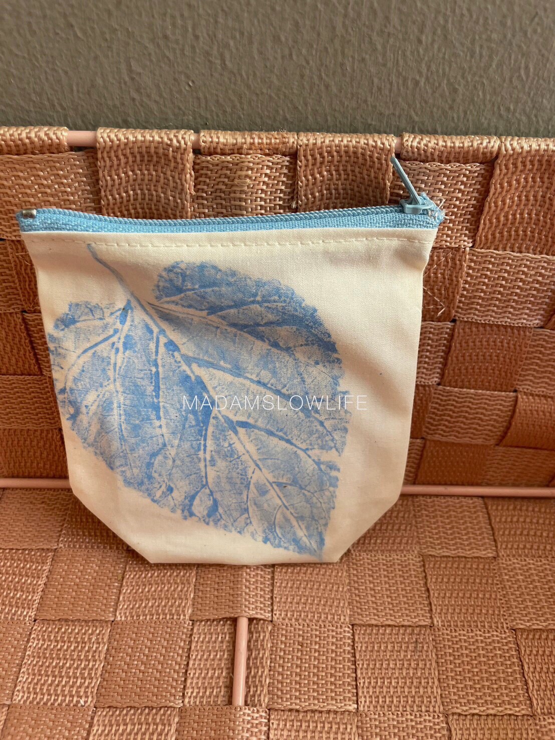 กระเป๋าใส่เหรียญ ขนาด 4“X4” D 1.5 “