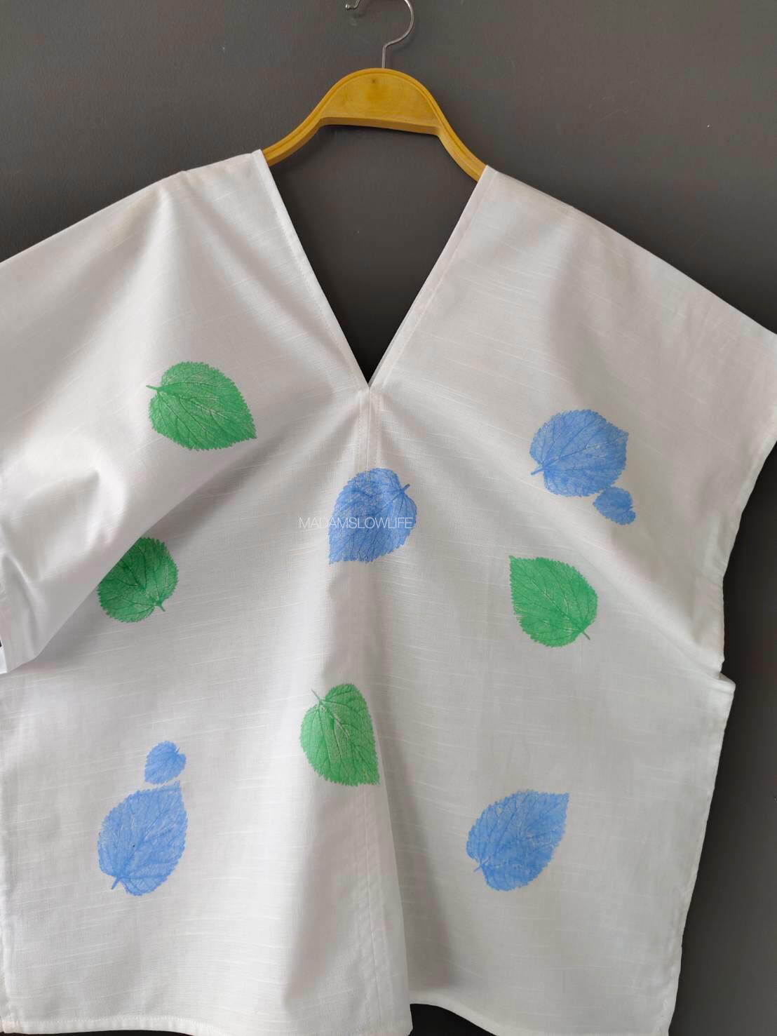 เสื้อผู้หญิงคอวีหน้าหลัง พิมพ์ใบไม้ Size: M F